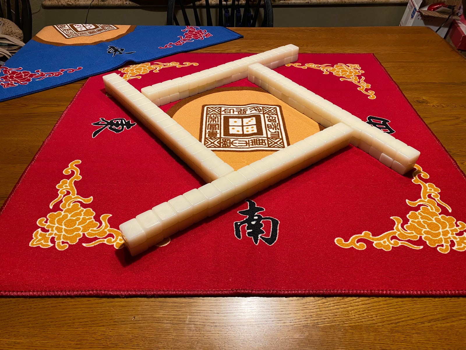 Yellow Mountain Imports Classic Chinese Mahjong Game Set, Champagne Gold - with 148 Medium Size Tiles and a Wooden Case - for Chinese Style Game Play customer photo 1