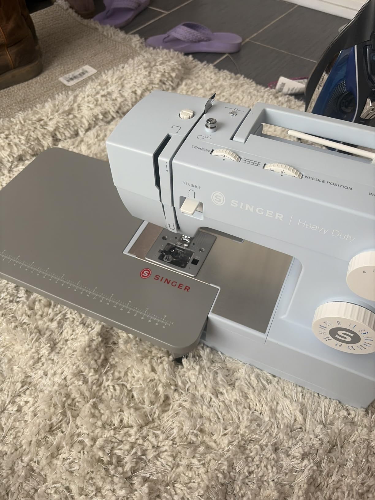 SINGER® 4423 (Grey) High Speed Heavy Duty Sewing Machine with Accessory Kit | 23 stitches deliver 97 applications, 50% more power for denim and canvas, 1100 stitches/min, metal frame, 1-step buttonhole customer photo 2