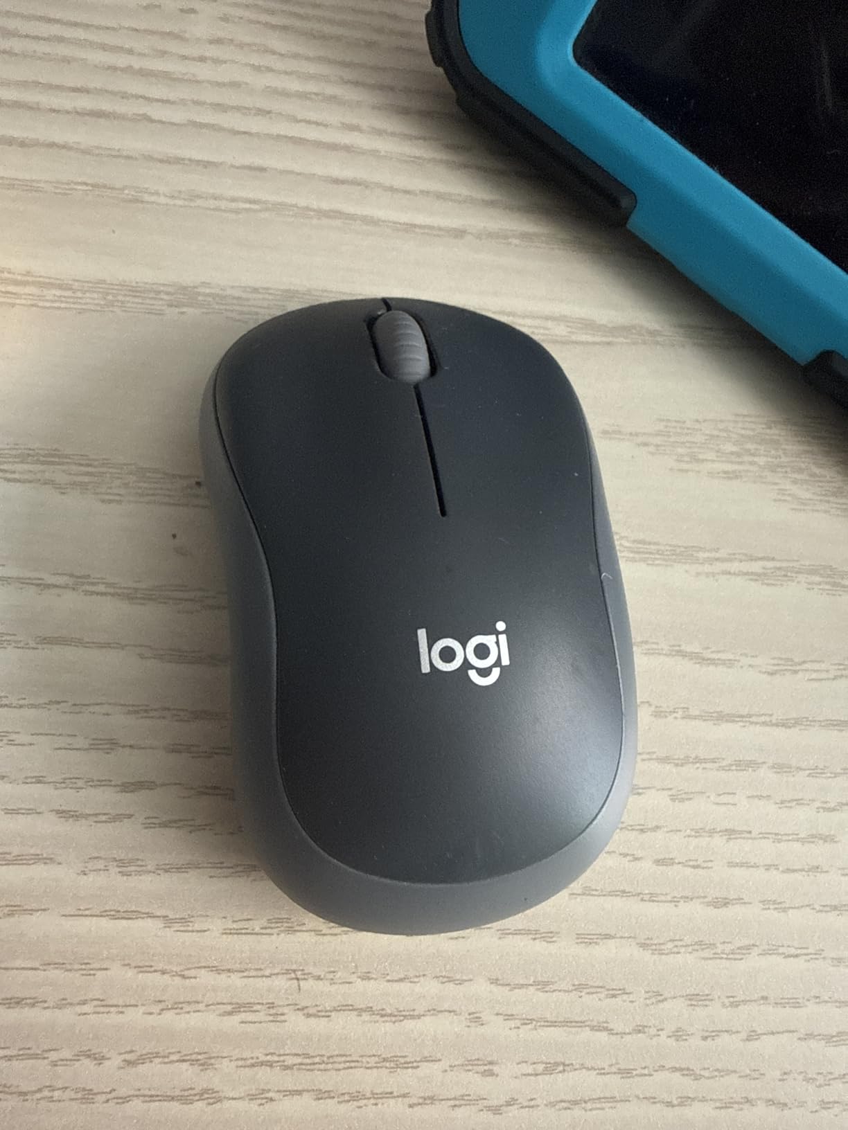 Logitech M185 Wireless Mouse, 2.4GHz with USB Mini Receiver, 12-Month Battery Life, 1000 DPI Optical Tracking, Ambidextrous, Compatible with PC, Mac, Laptop - Swift Grey customer photo 2