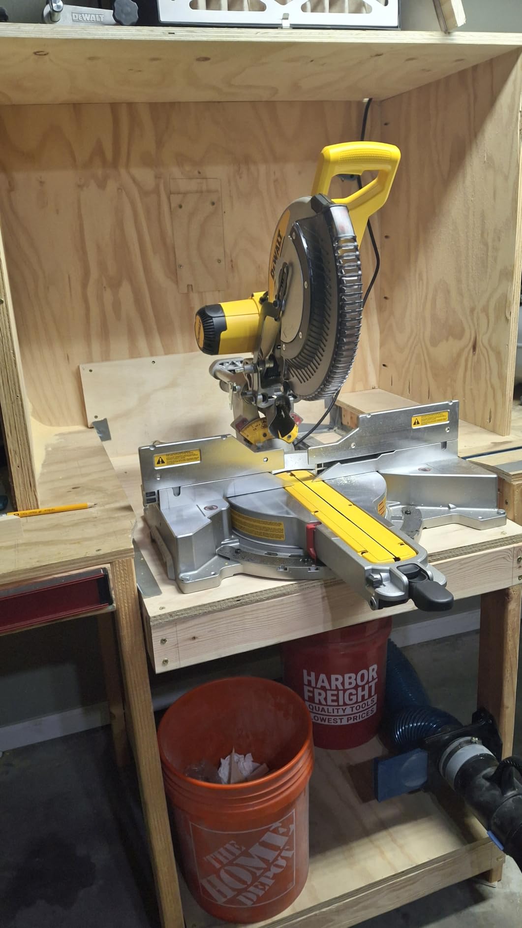 DEWALT Miter Saw, 12-inch Double Bevel Sliding Compound Miter Saw with XPS LED Shadow Light System, Includes Blade Wrench, Material Clamp and Dust Bag (DWS780) customer photo 1