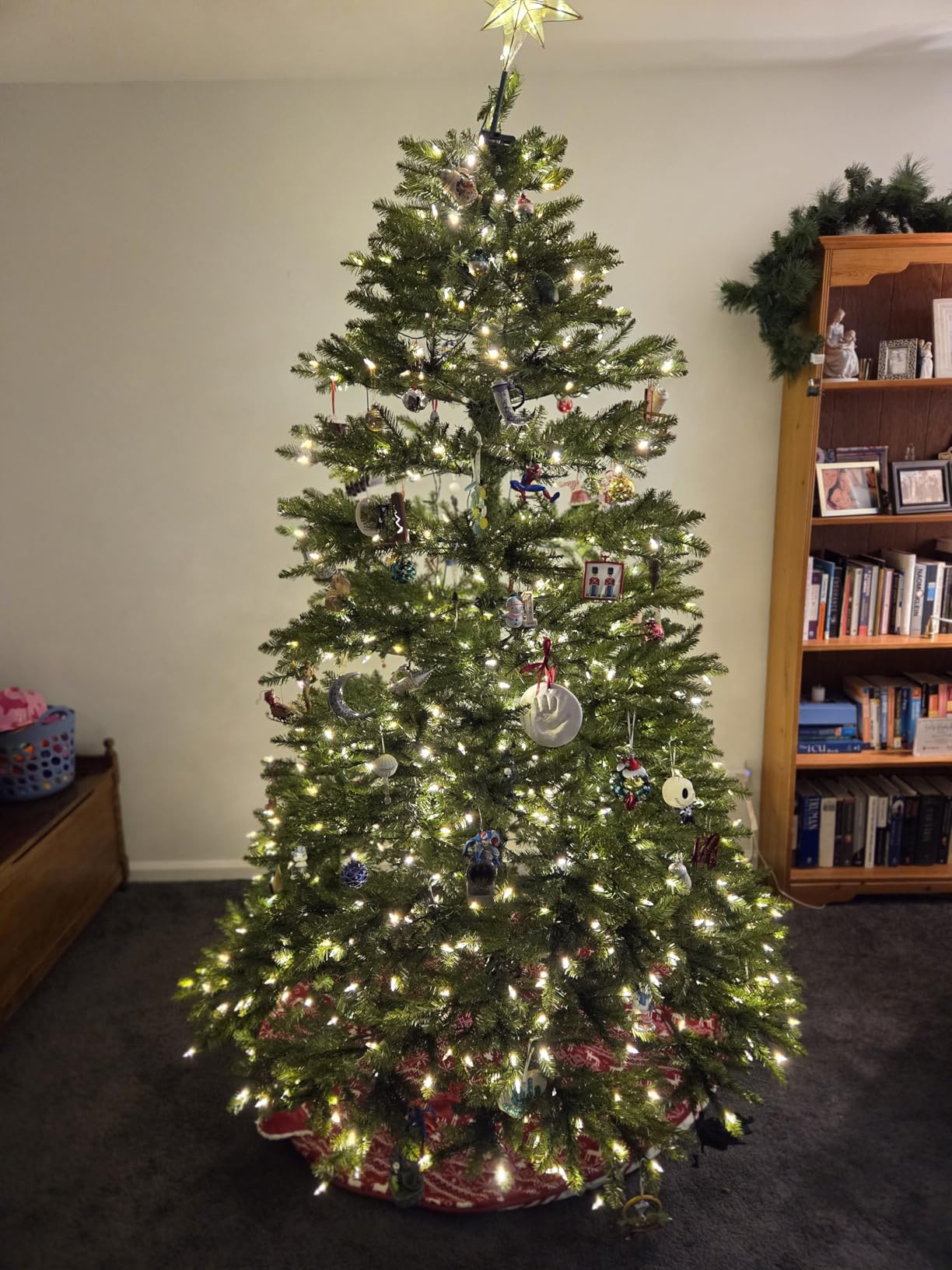 National Tree Company 7.5ft Pre-Lit Dunhill Fir Artificial Christmas Tree | 700 LED Lights, 10 Light Functions, 2,514 Tips, Foot Pedal, Includes Stand, Green customer photo 1