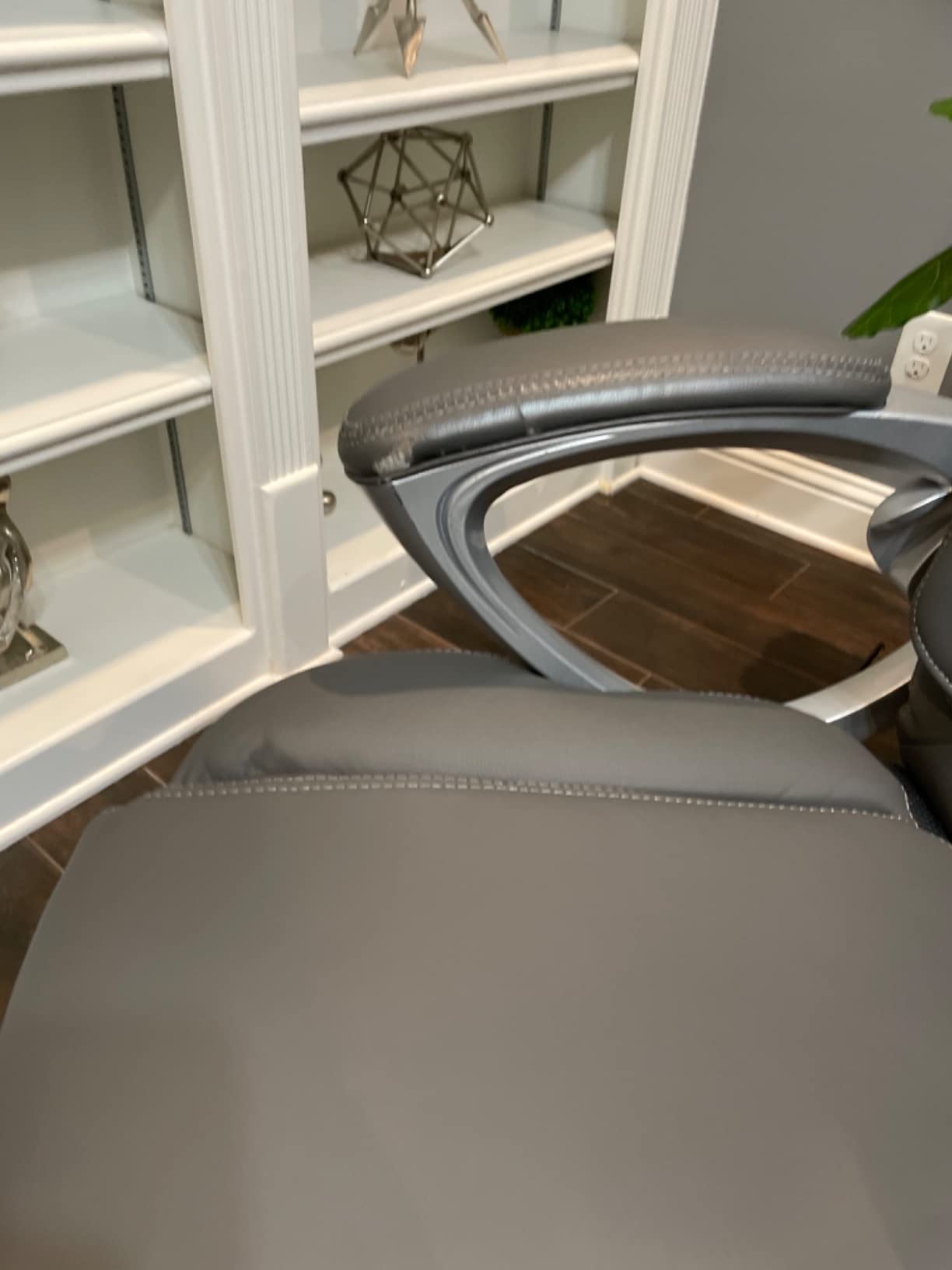 Serta Bryce Executive Office Chair - Ergonomic Computer Desk Chair with Patented AIR Lumbar Technology - Adjustable Height - Memory Foam Body Pillows - 360° Swivel Rolling Base - Bonded Leather - Gray customer photo 2