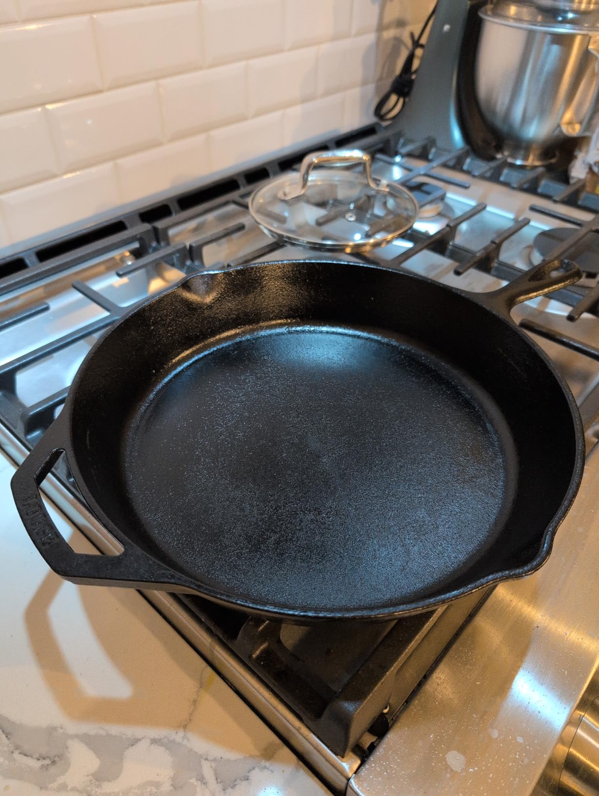 Lodge Seasoned Cast Iron Skillet 12 Inches - Quality Frying Pan for the Stove, Oven, Grill & Campfire - Includes Silicone Hot Handle Holder - Non-Toxic, Nonstick & Long-Lasting customer photo 1