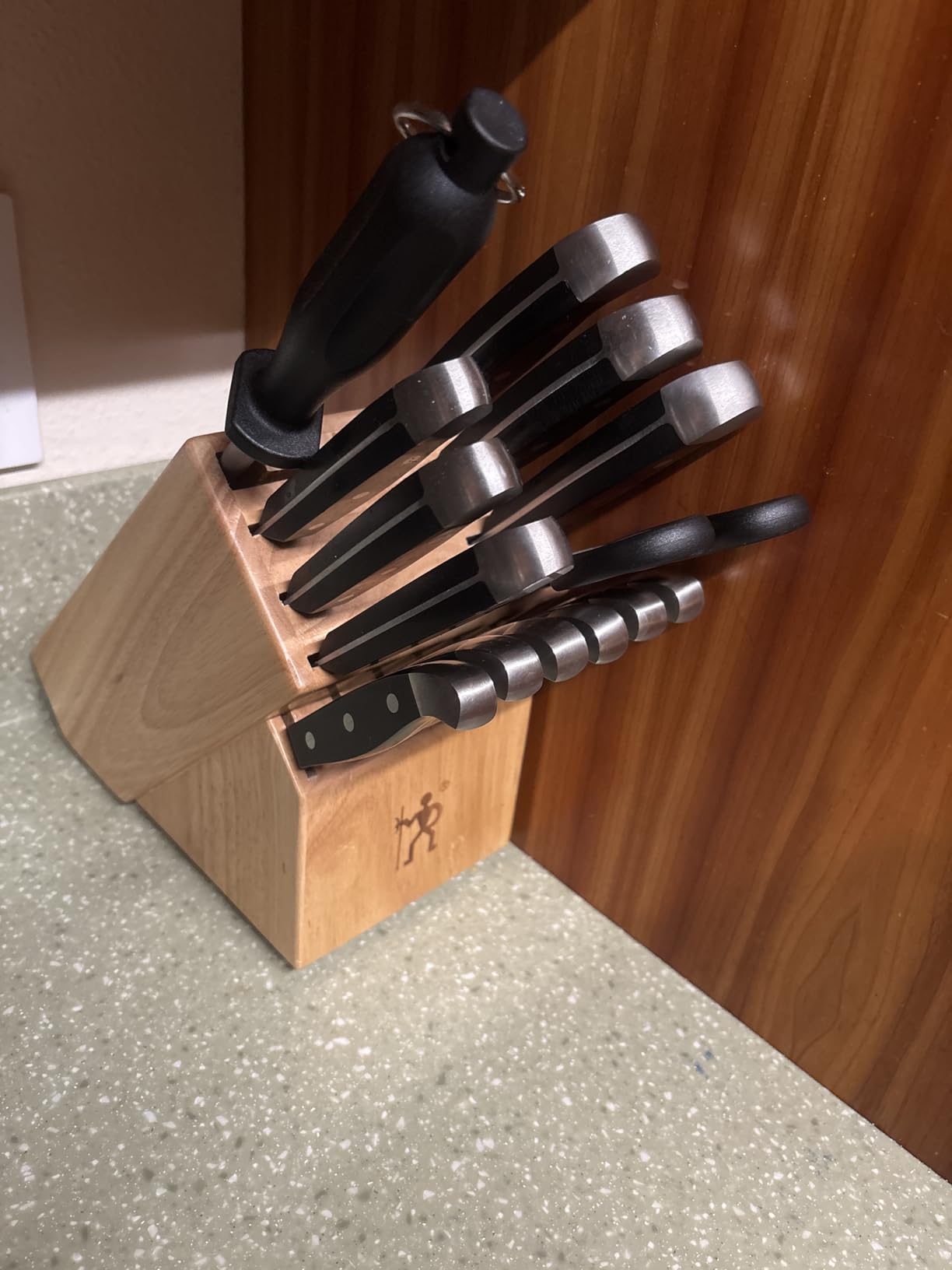 HENCKELS Statement Premium Quality 15-Piece Knife Block Set, Natural, Razor-Sharp, German Engineered Informed by 100+ Years of Mastery, Lightweight and Strong, Dishwasher Safe customer photo 2
