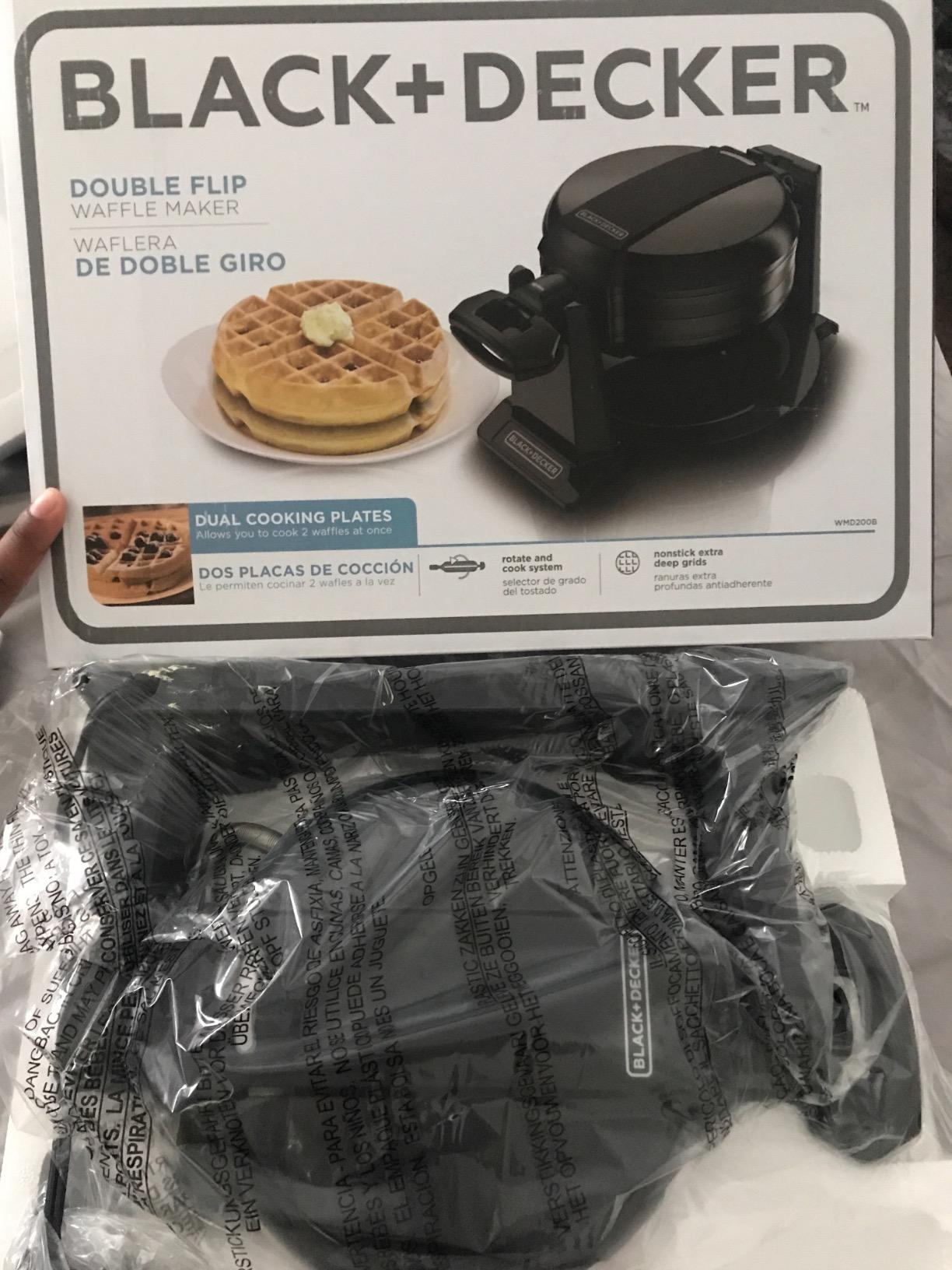 BLACK+DECKER Rotating Waffle Maker, Black, WMD200B customer photo 1