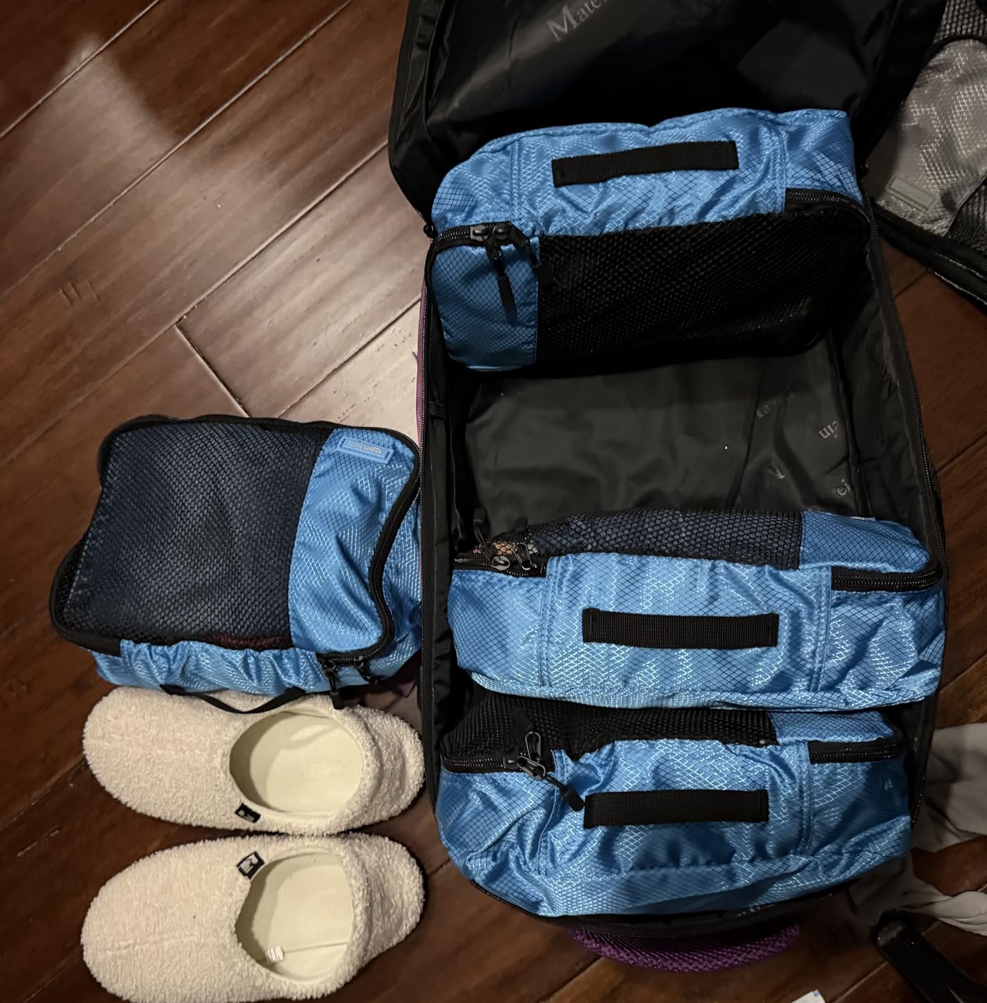 Amazon Essentials 4-Piece Packing Cubes Travel Accessories Set, Luggage Organizer with Double Zipper, Mesh Top, Space-Saving, Medium, Black (Previously Amazon Basics) customer photo 1