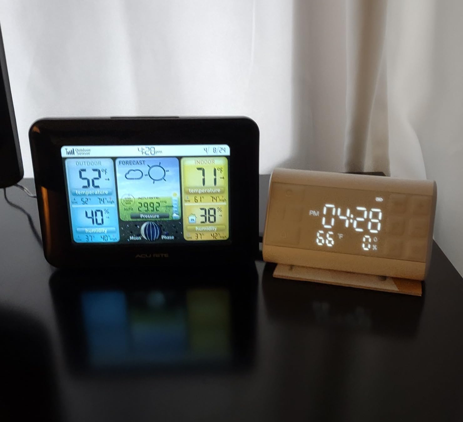 AcuRite Wireless Home Weather Station with Color Display, Indoor Outdoor Thermometer and Temperature Sensor (02077M) customer photo 2