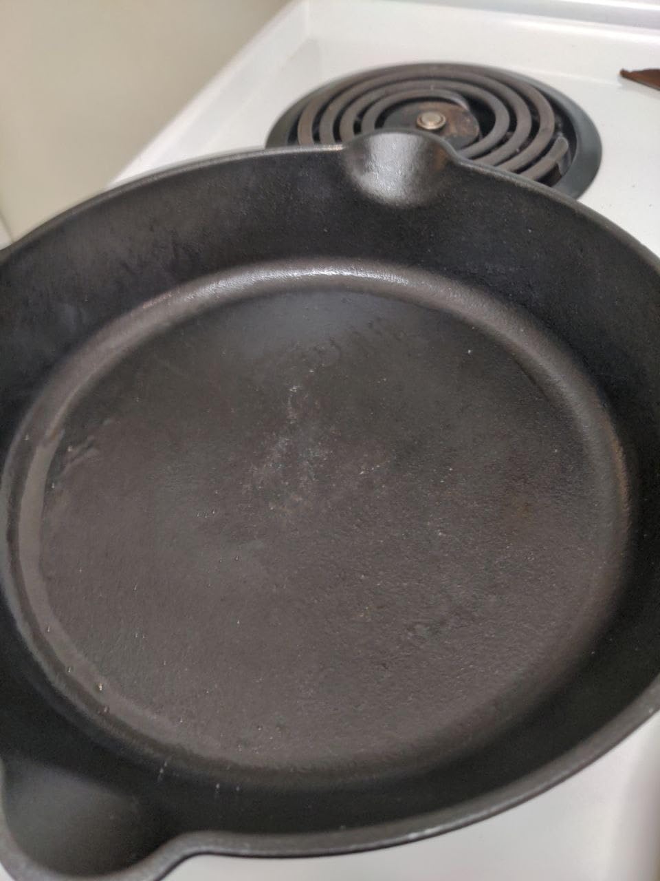 Victoria 12-Inch Cast Iron Skillet, Pre-Seasoned Cast-Iron Frying Pan with Long Handle, Made in Colombia customer photo 1