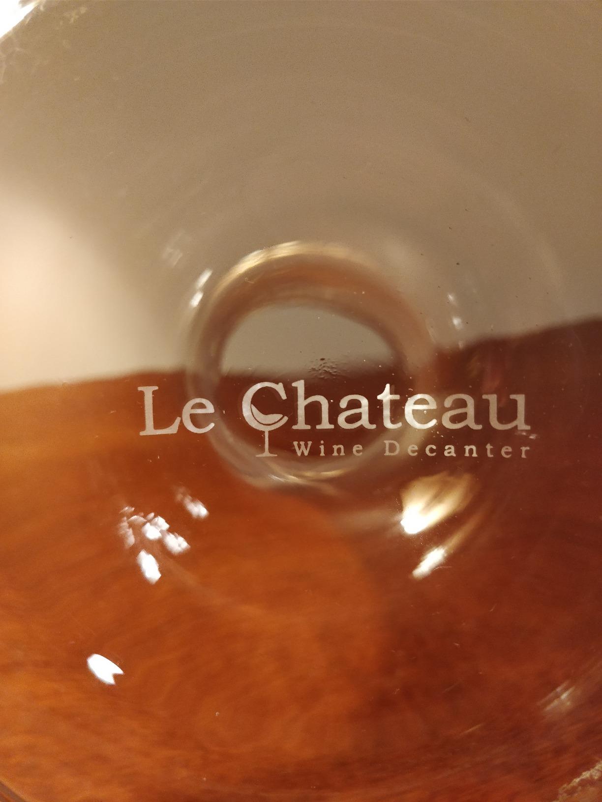 Le Chateau Large Elegant Crystal Wine Decanter with Aerator - 750ml Glass Decanter - Hand-Blown Lead-Free Clear Glass Carafe with Aerator customer photo 2