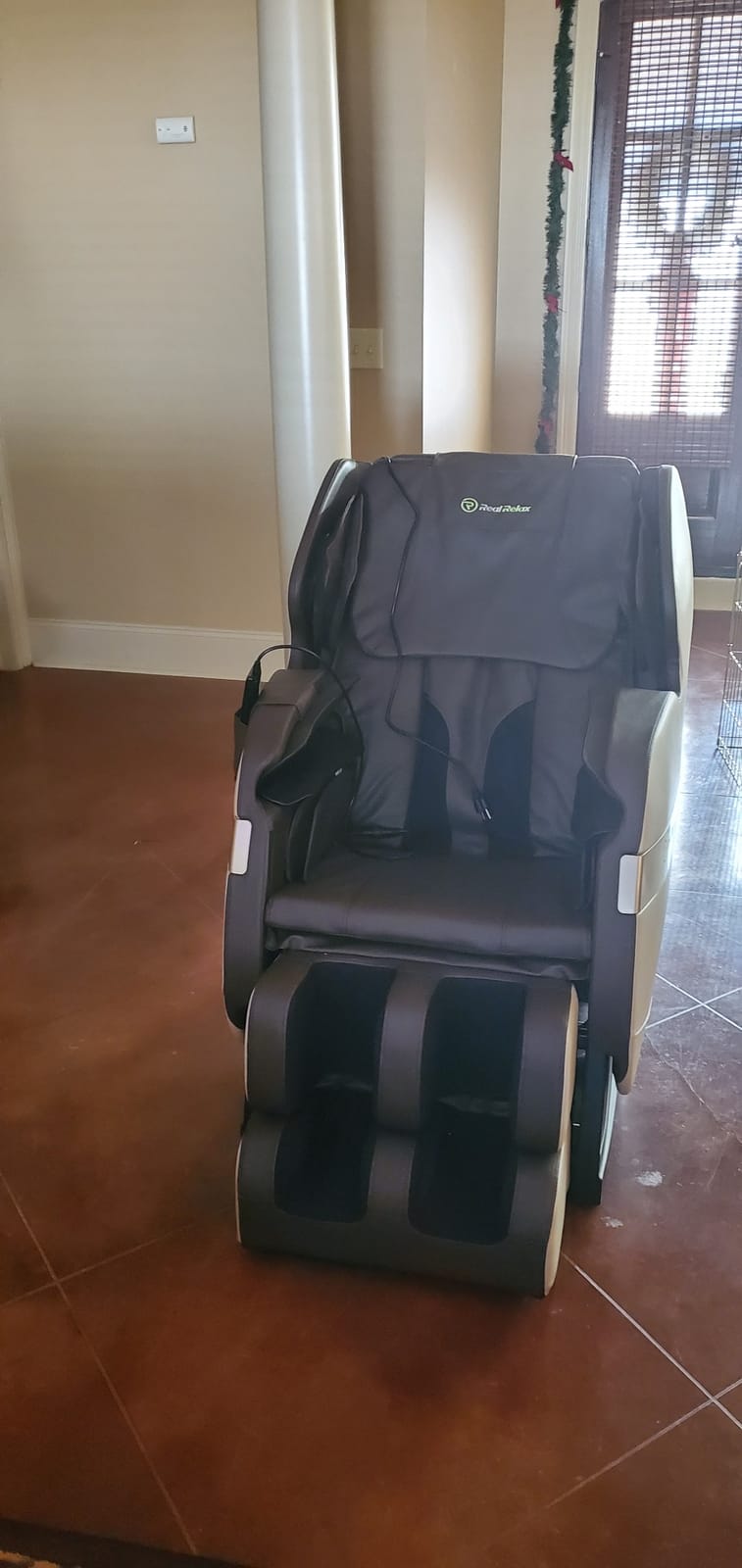 Real Relax Full Body Massage Chair of Dual-core S Track, Shiatsu Massage Recliner of Zero Gravity with APP and LCD Control, Bluetooth, Home or Office Use, Brown customer photo 2