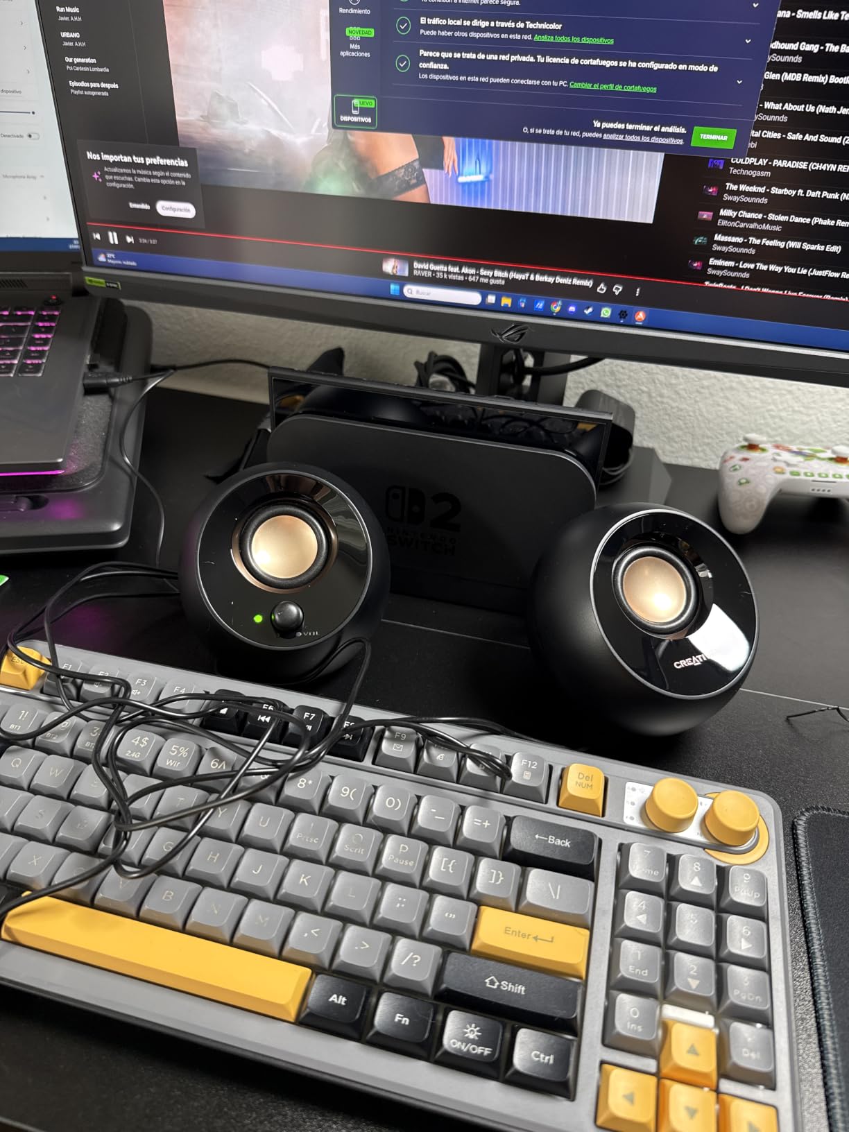Creative Pebble 2.0 USB-Powered Desktop Speakers with Far-Field Drivers and Passive Radiators for PCs and Laptops (White) customer photo 1