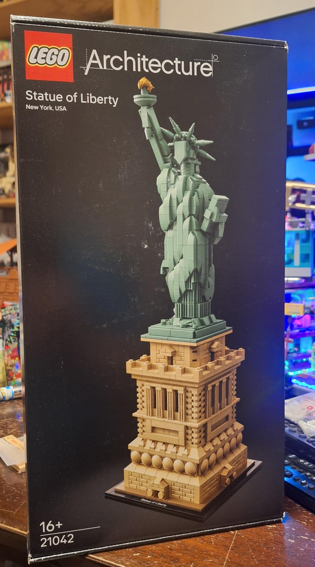 LEGO Architecture Statue of Liberty Model Building Set - Collectible New York City Souvenir, Creative Home Décor or Office Centerpiece, Great Gift Idea for Adults and Teens, 21042 customer photo 2