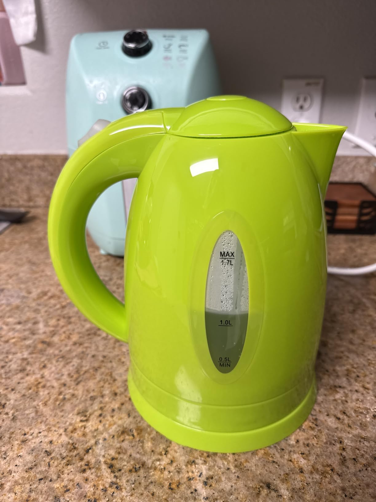OVENTE 1.7L Electric Tea Kettle, 1100W BPA-Free Water Boiler, Black KP72B | Fast Boiling, Auto Shut-Off, Boil-Dry Protection, 360-Degree Swivel Base, Cordless Serving, Clear-View Window and Removable Filter customer photo 1