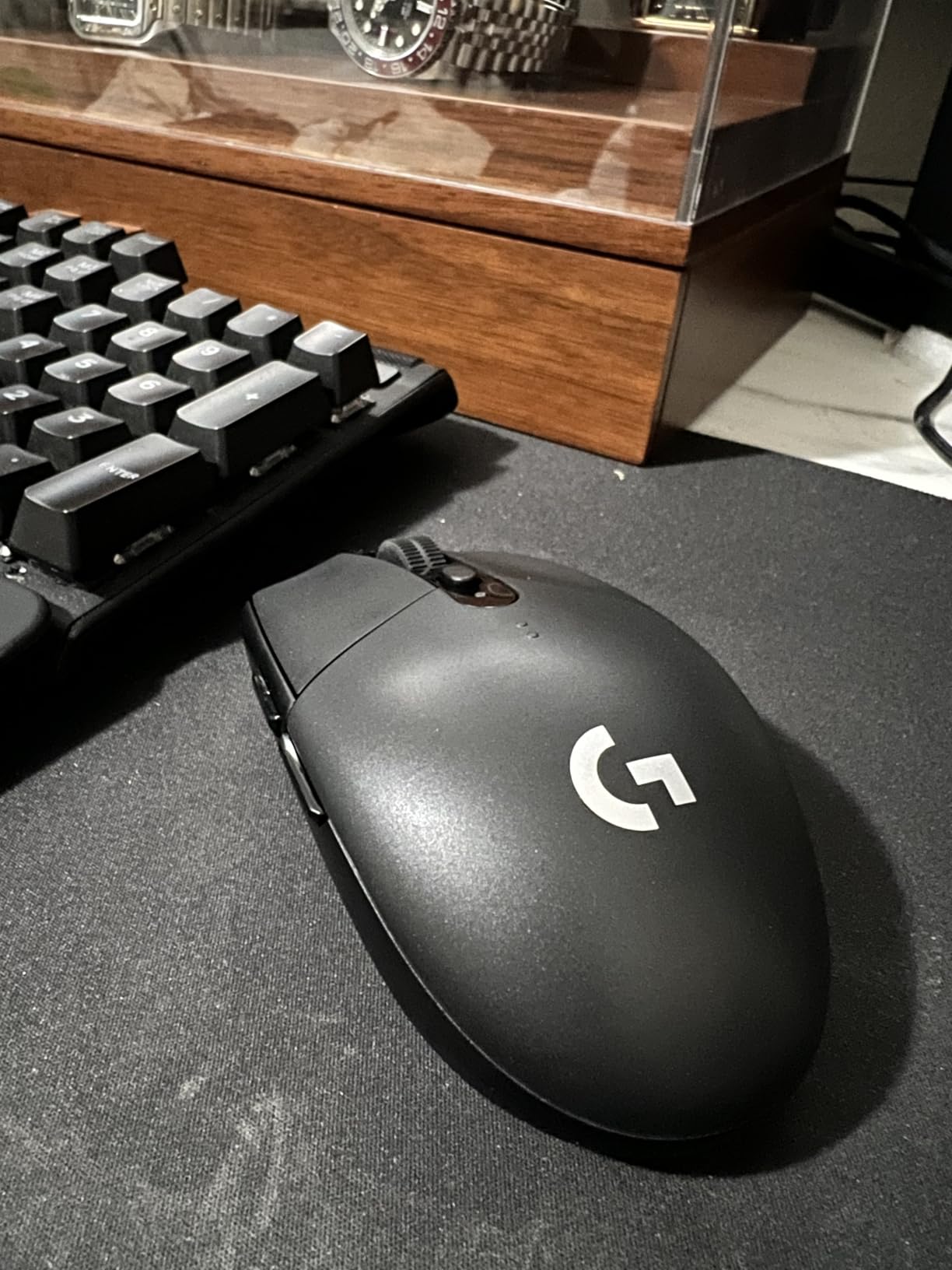 Logitech G305 Lightspeed Wireless Gaming Mouse, Hero Sensor, 12,000 DPI, Lightweight, 6 Programmable Buttons, 250h Battery, On-Board Memory, Compatible with PC, Mac - Black customer photo 1
