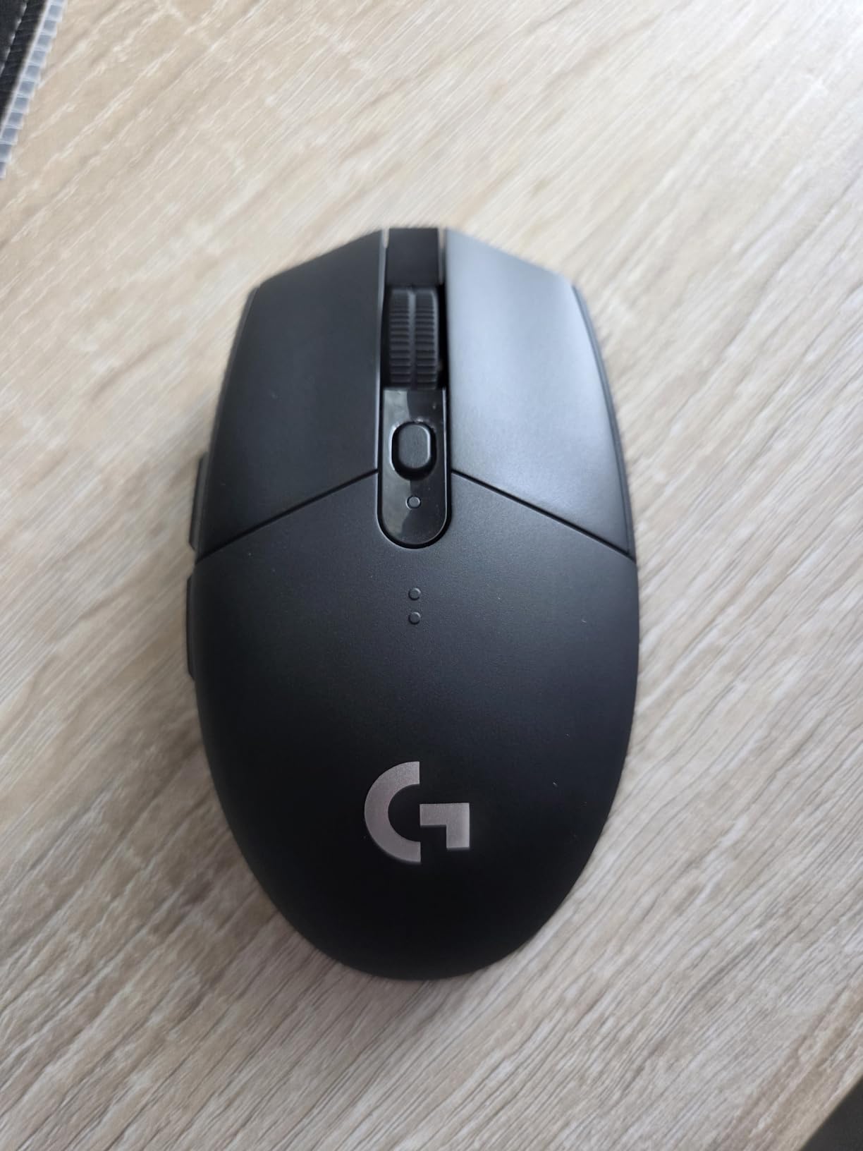 Logitech G305 Lightspeed Wireless Gaming Mouse, Hero Sensor, 12,000 DPI, Lightweight, 6 Programmable Buttons, 250h Battery, On-Board Memory, Compatible with PC, Mac - Black customer photo 2