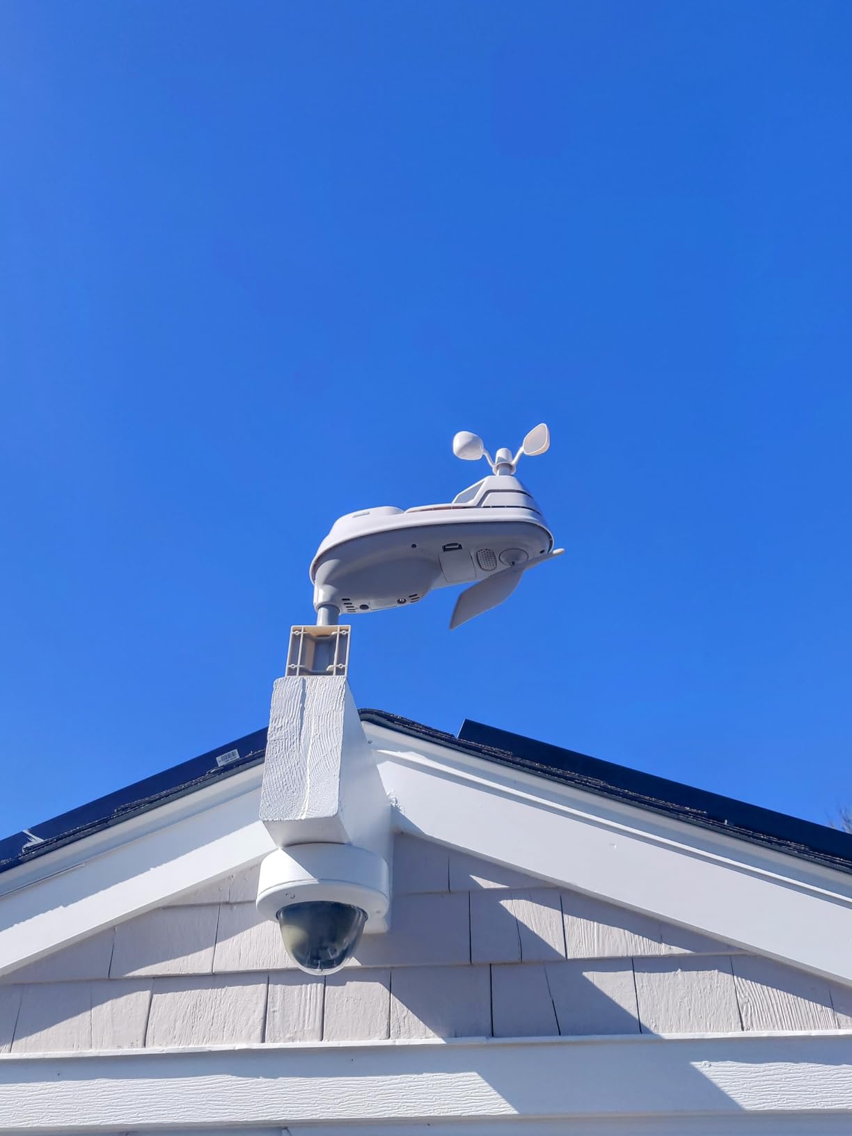AcuRite Iris (5-in-1) Home Weather Station with Wi-Fi Connection to Weather Underground with Temperature, Humidity, Wind Speed/Direction, and Rainfall (01540M) , Black customer photo 1