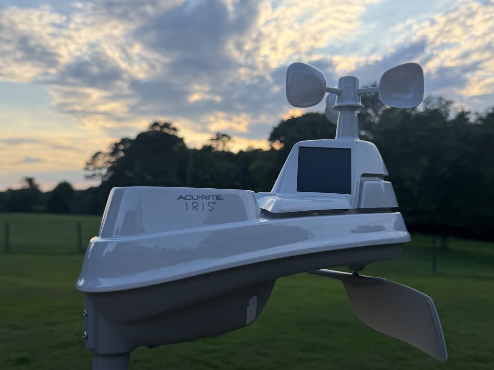 AcuRite Iris (5-in-1) Home Weather Station with Wi-Fi Connection to Weather Underground with Temperature, Humidity, Wind Speed/Direction, and Rainfall (01540M) , Black customer photo 2