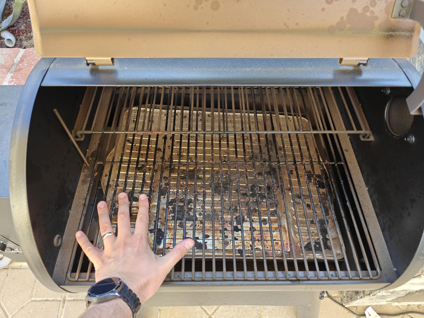 Traeger Pro 22 Wood Pellet Grill & Smoker, 572 Sq In | 6-in-1 BBQ Versatility, Meat Probe, 450F Max, 18 lb Hopper customer photo 1