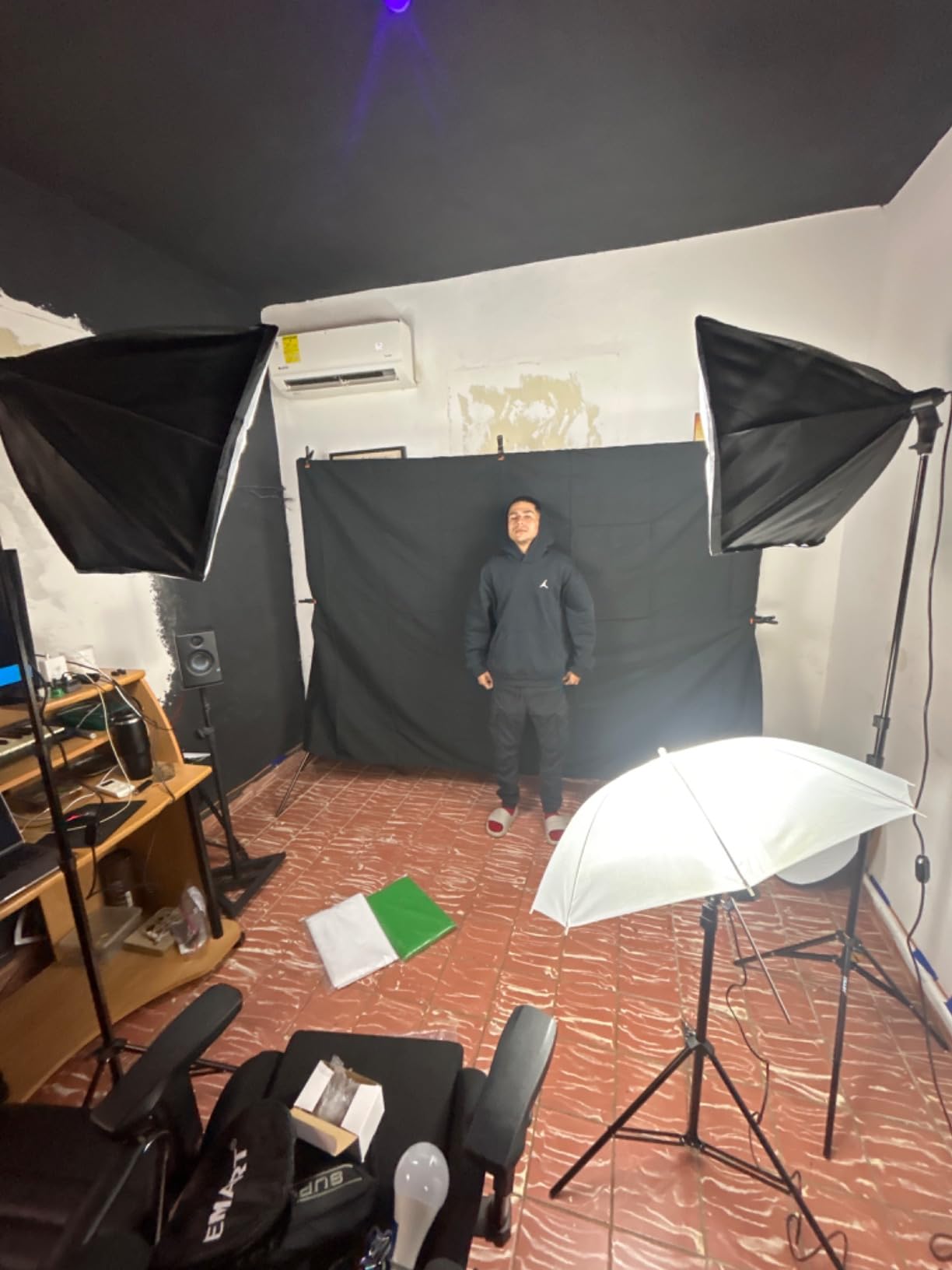 EMART Photography Lighting Kit with 8.5x10Ft Backdrop Stand, 6x9FT Backdrops, Softbox Lighting Kit with 5500K 50W LED, Reflector, Umbrellas & Soft Box, Photo Studio Equipment for Portrait Video Shoot Vlog customer photo 2