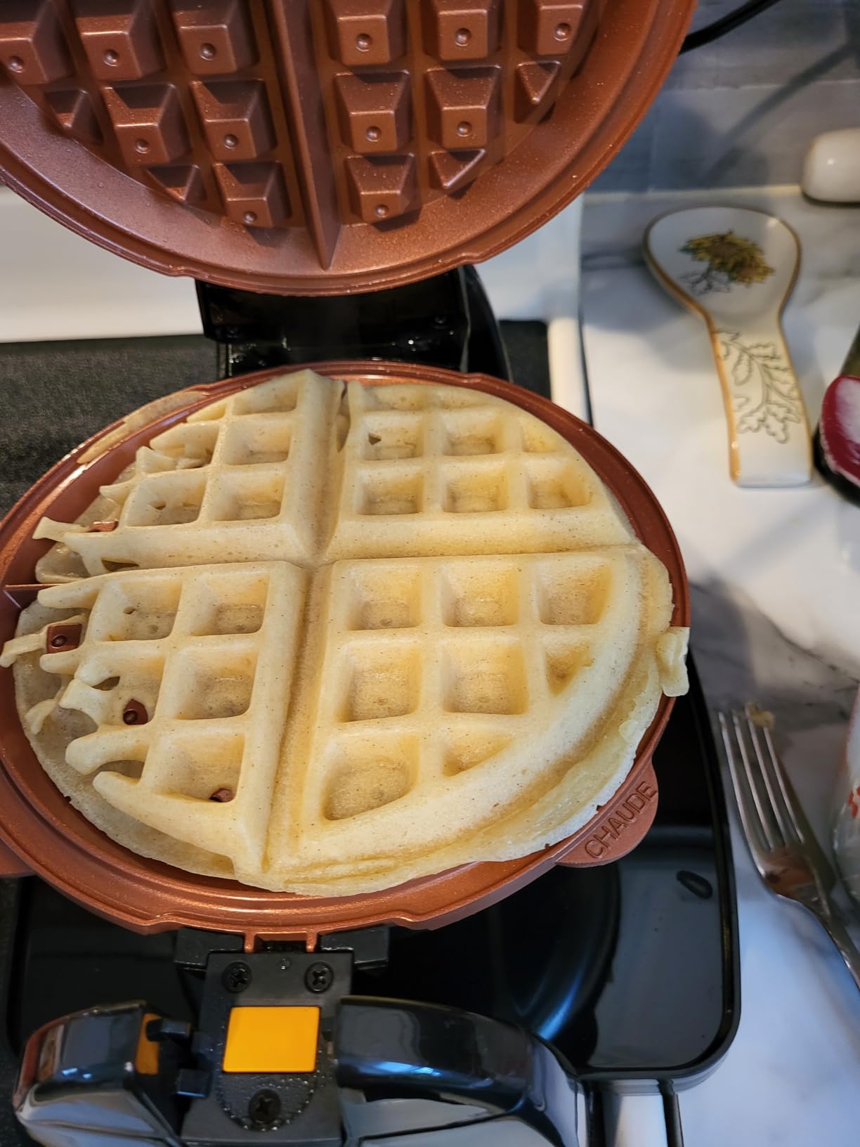 Hamilton Beach 26031 Belgian Waffle Maker with Removable Non-Stick Plates, Ceramic Grids, Black | Adjustable Browning Control | Durable Dishwasher-Safe Removable PFAS-Free Durathon Nonstick Coated Plates | Stainless Steel customer photo 2