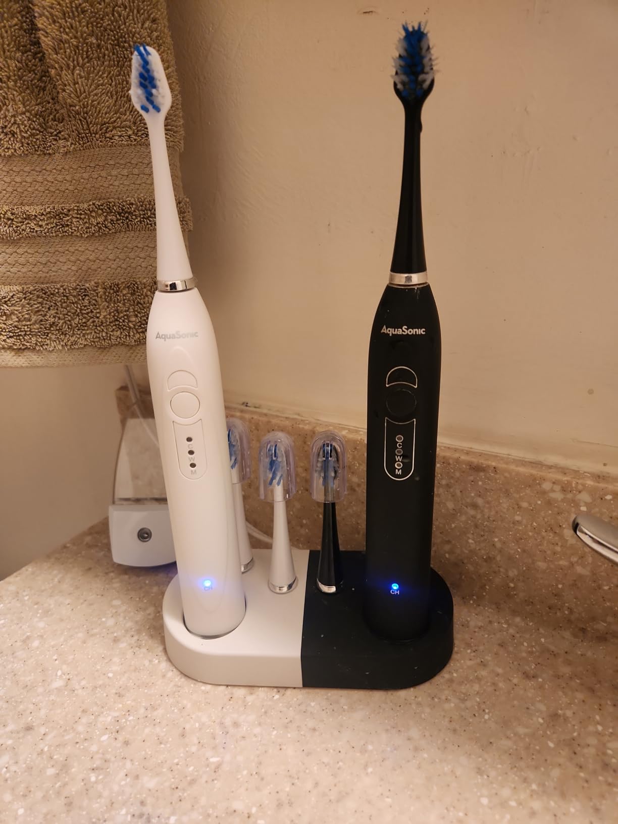 Aquasonic Duo - Dual Handle Ultra Whitening 40,000 VPM Wireless Charging Electric ToothBrushes - 3 Modes with Smart Timers - 10 Dupont Brush Heads & 2 Travel Cases Included customer photo 2
