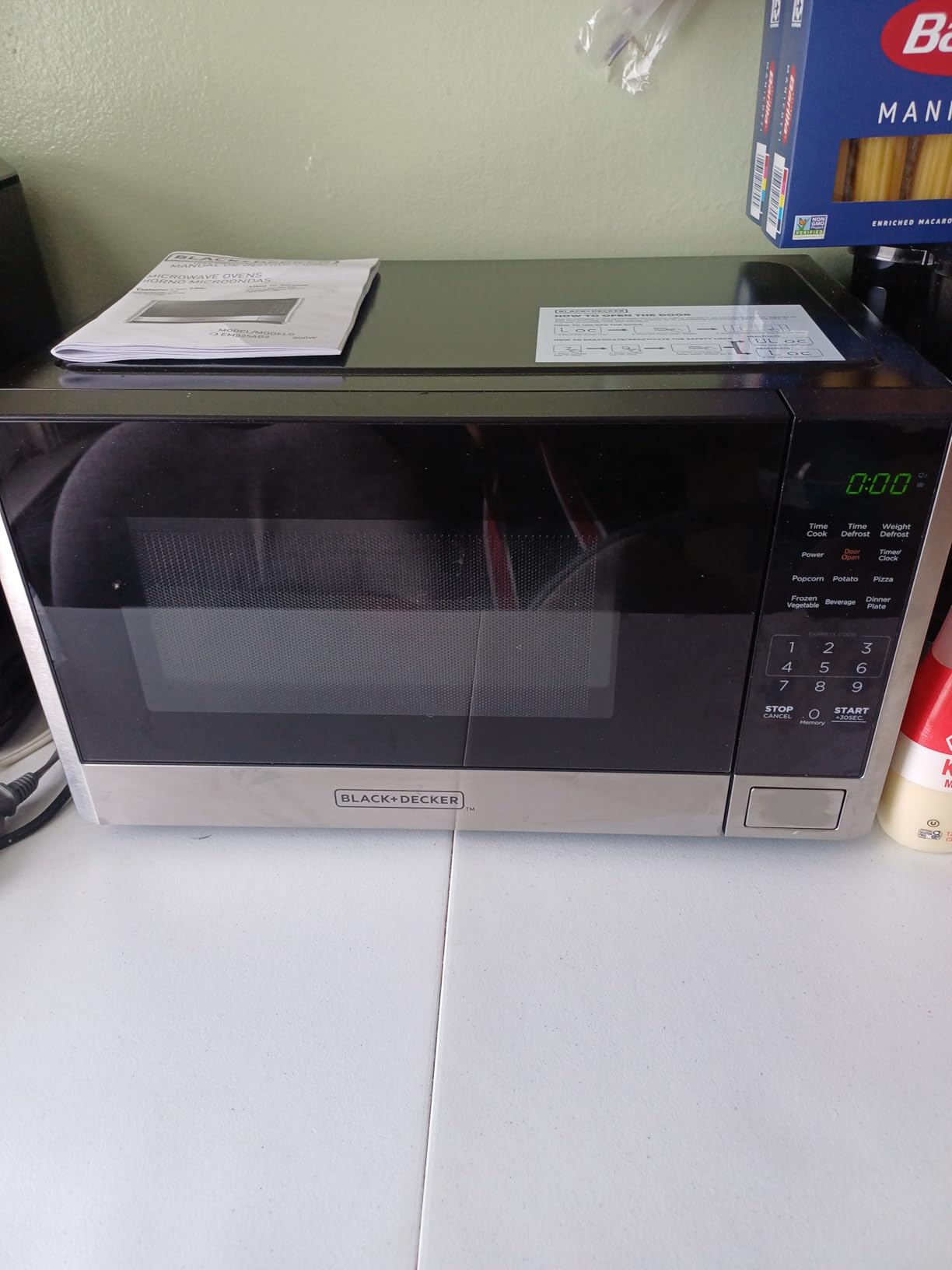 BLACK+DECKER Digital Microwave Oven with Turntable Push-Button Door, Child Safety Lock, Stainless Steel, 0.9 Cu Ft customer photo 1
