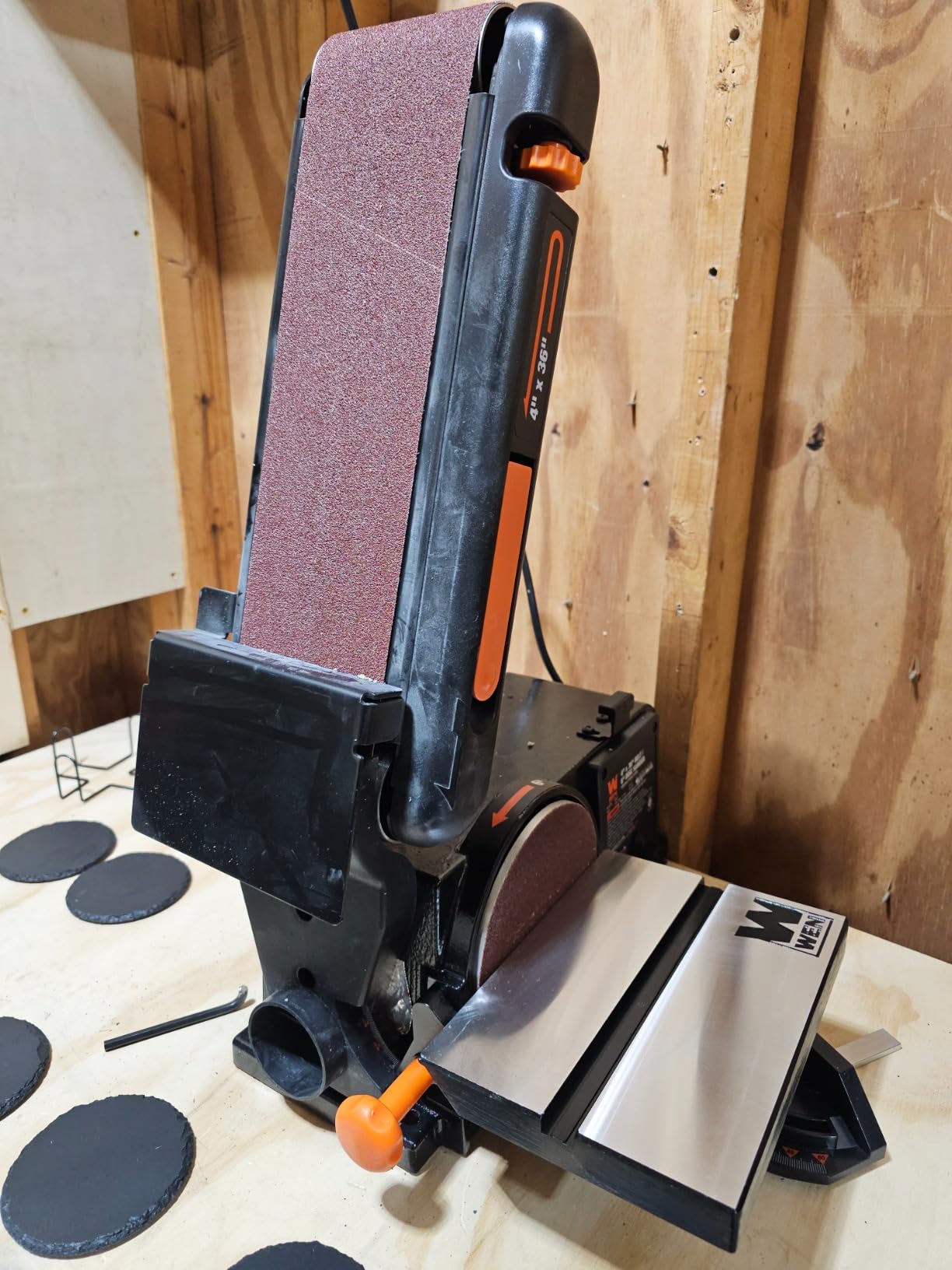 WEN Benchtop Belt and Disc Sander with 4 x 36 in. Belt, 6 in. Disc and Cast Iron Base (6502T) customer photo 1