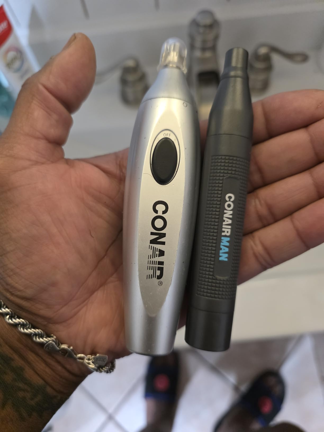 ConairMAN Ear and Nose Hair Trimmer for Men, Cordless, 360 Bevel Blade | No-pulling ear, brow, and nose trimmer for men with long-life battery, washable trimming attachment, and storage bag customer photo 2