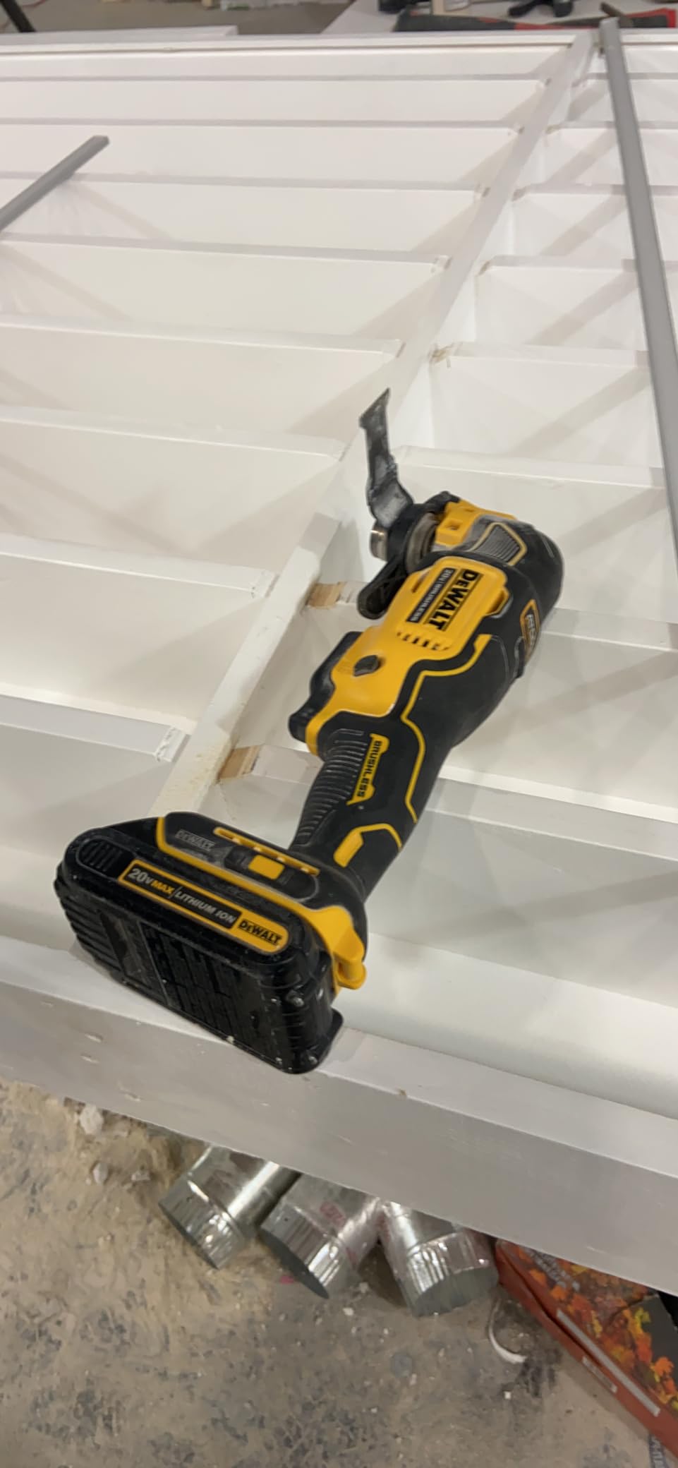 DEWALT Atomic 20V MAX Oscillating Tool, Cordless, Oscillating, Tool only (DCS354B), 1 item package quantity, Color Multi customer photo 2