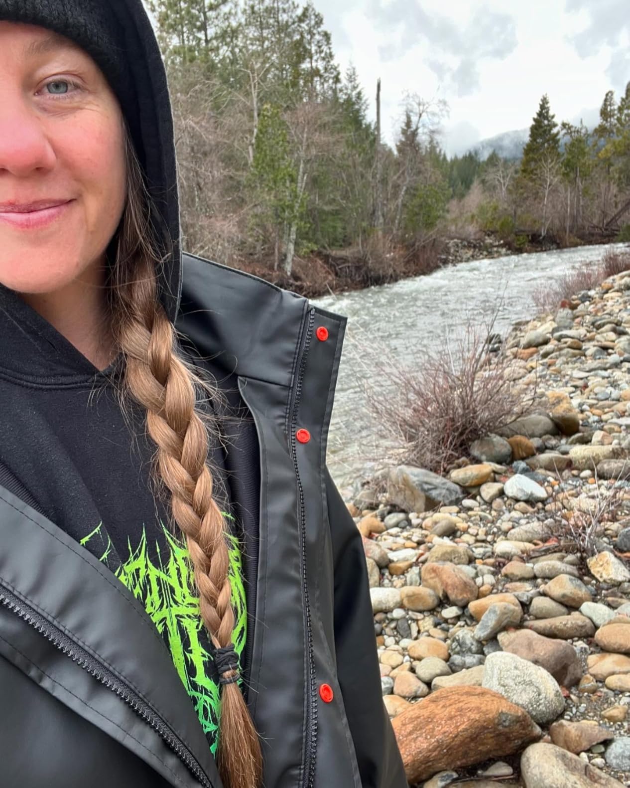 Helly Hansen Gale Rain Jacket - Waterproof Stretch Windbreaker - Packable Rain Jacket - Hiking Fishing Workwear customer photo 1