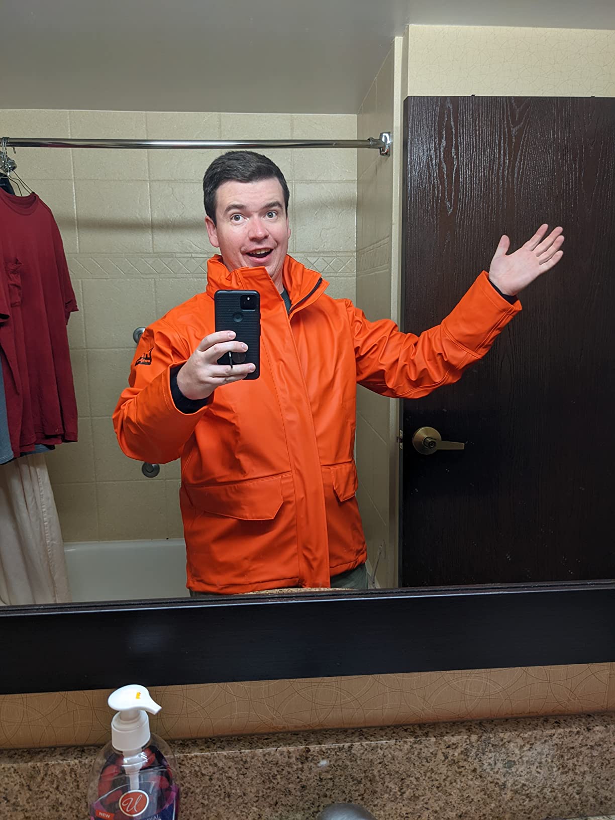 Helly Hansen Gale Rain Jacket - Waterproof Stretch Windbreaker - Packable Rain Jacket - Hiking Fishing Workwear customer photo 2