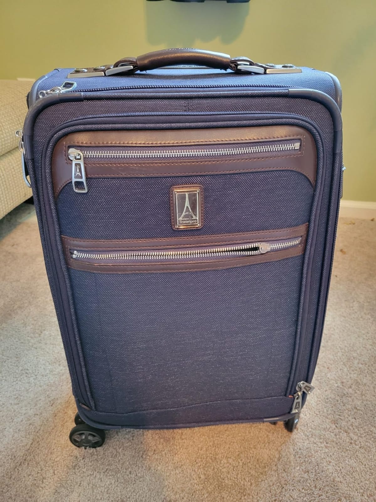 Travelpro Platinum Elite Softside Expandable Carry on Luggage, 8 Wheel Spinner Suitcase, USB Port, Suiter, Men and Women, True Navy Blue, Carry On 21-Inch customer photo 1