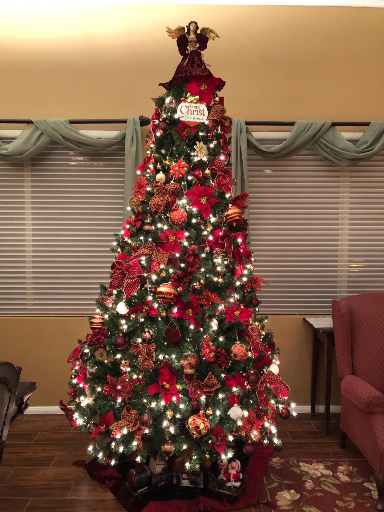 Best Choice Products 4.5ft Artificial Christmas Tree with LED Twinkling Lights, Pre-Lit Spruce Realistic Holiday Xmas Décor, 200 Lights, 763 Tips customer photo 1