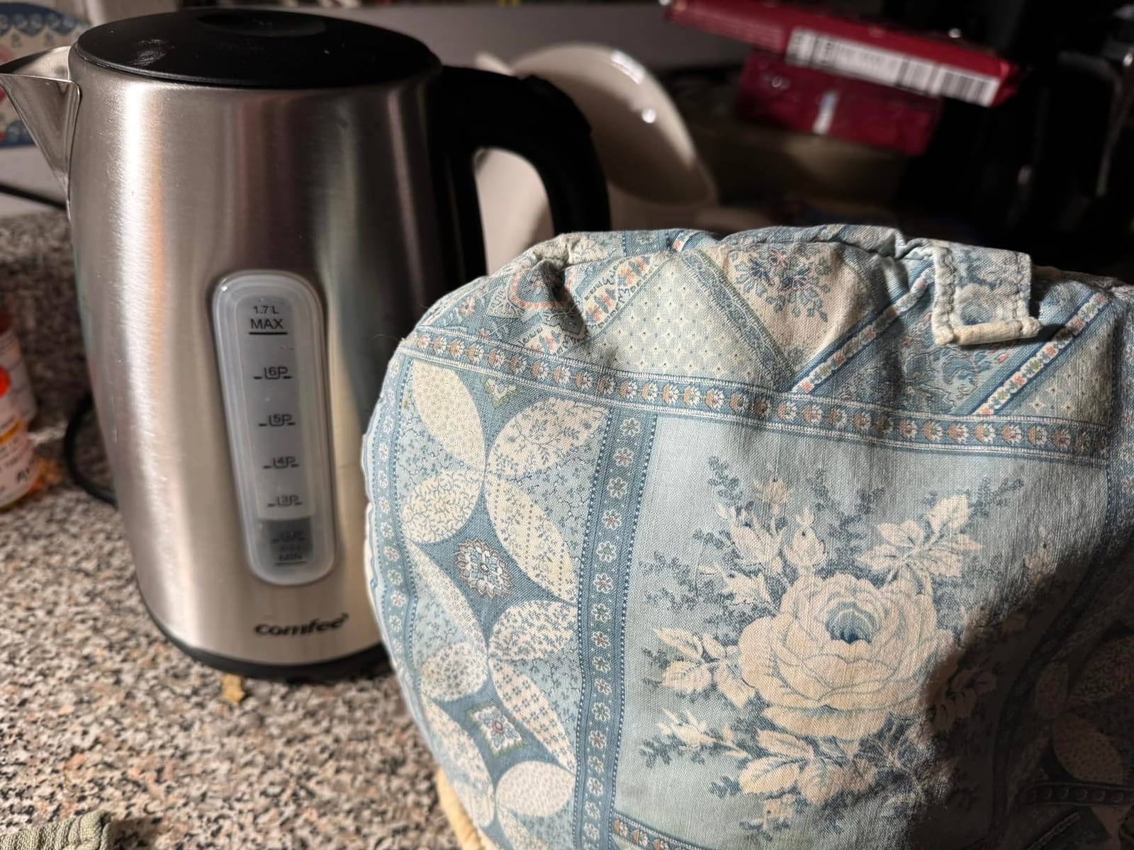 COMFEE' Stainless Steel Electric Kettle, 1.7 Liter Tea Kettle Electric & Hot Water Kettle, 1500W Fast Boil with LED Light, Auto Shut-Off and Boil-Dry Protection customer photo 1