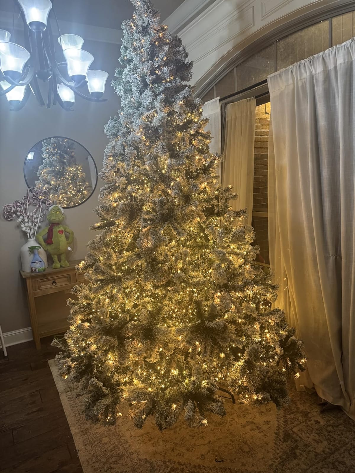 Yaheetech 6ft Pre-Lit Snow Flocked Artificial Christmas Tree, 250 Lights | 820 PVC Branch Tips, Full Snowy Realism, Pre-Strung Warm White Lights, Foldable Steel Stand Included. Green & White. customer photo 2