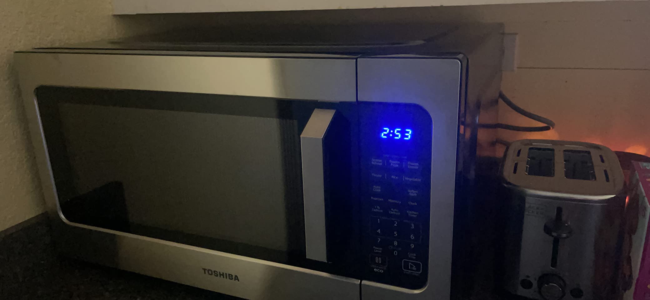 TOSHIBA Large Countertop Microwave Oven with Smart Sensor, 6 Menus, Auto Defrost, ECO Mode, Mute Option & 16.5