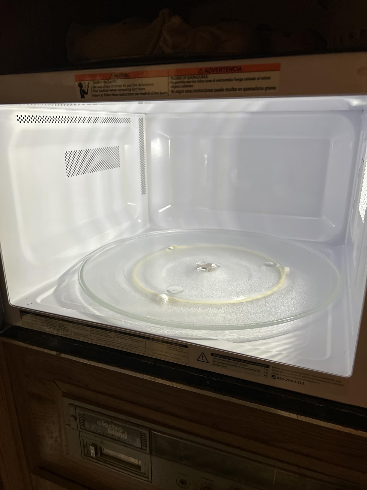 TOSHIBA Large Countertop Microwave Oven with Smart Sensor, 6 Menus, Auto Defrost, ECO Mode, Mute Option & 16.5