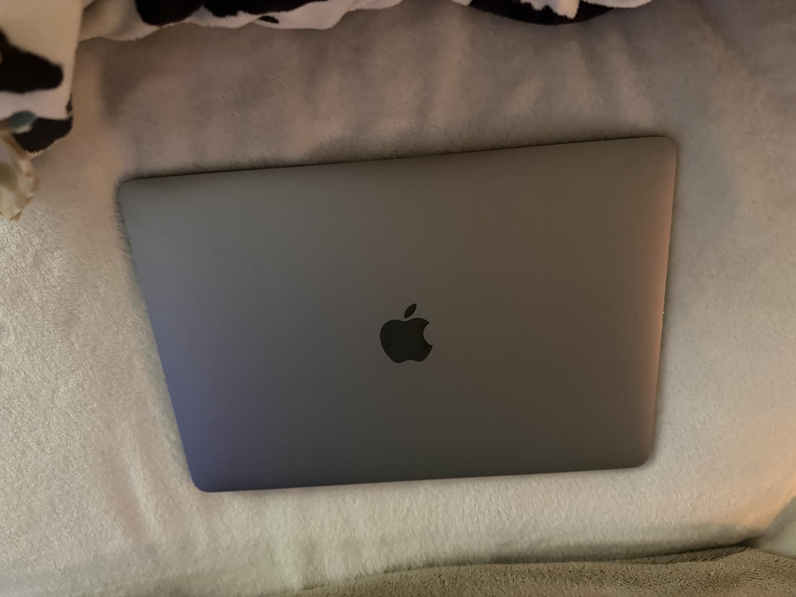 Apple Late 2020 MacBook Air with Apple M1 Chip (13 inch, 8GB RAM, 256GB SSD) Silver (Renewed) customer photo 1