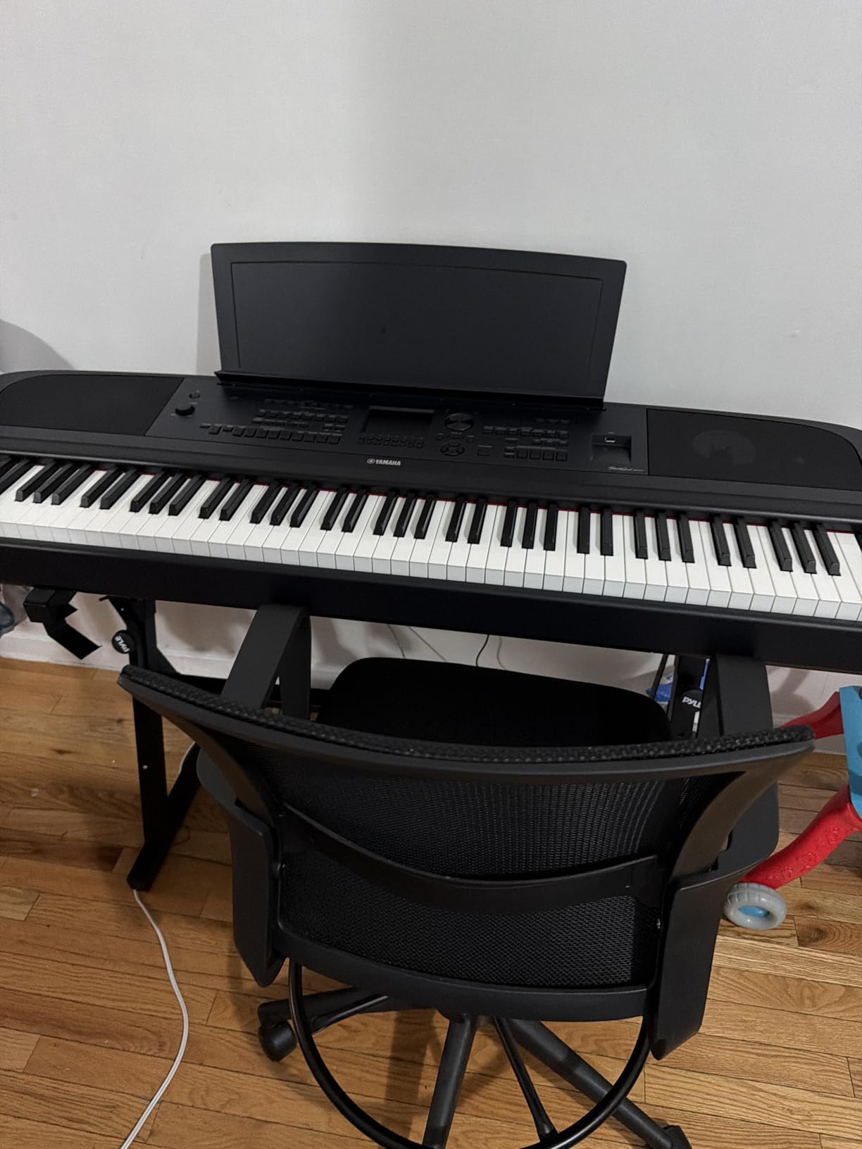 Yamaha DGX-670B 88-Key Weighted Digital Piano, Black customer photo 1