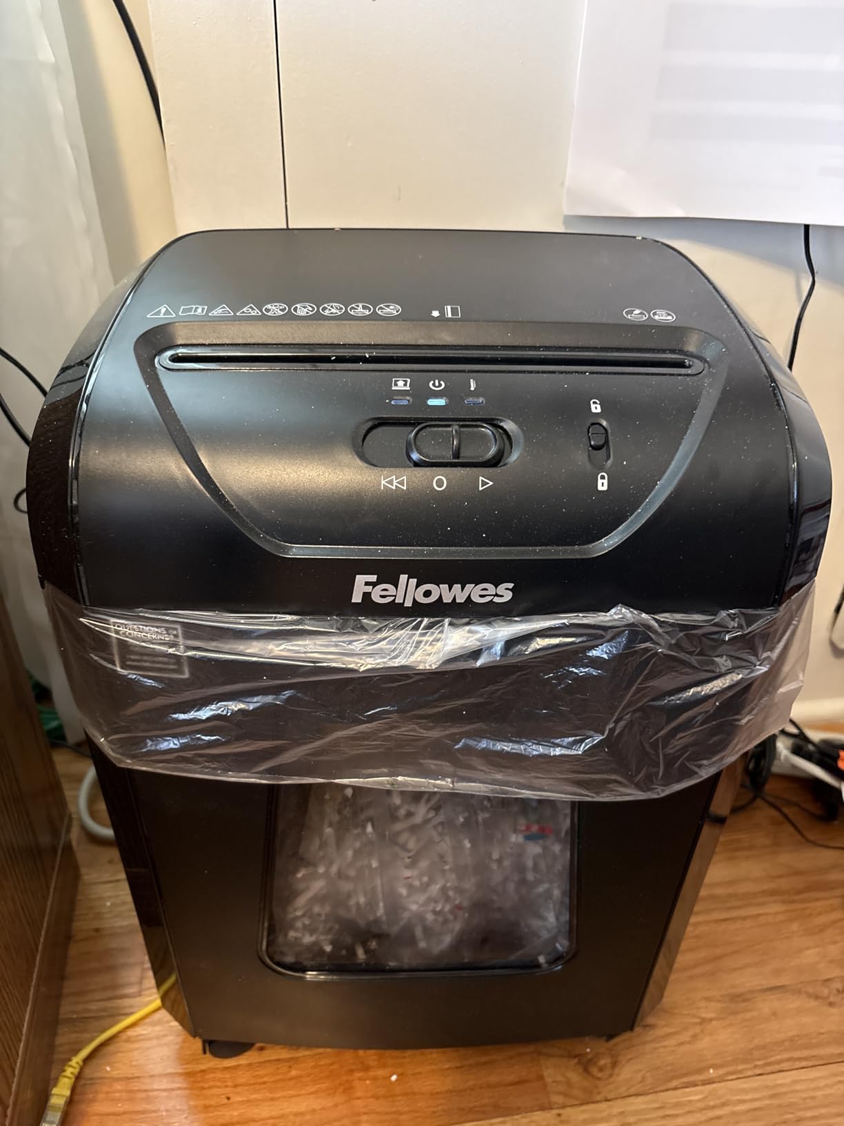 Fellowes 14C10 14-Sheet Cross-Cut Home Office Paper Shredder customer photo 1