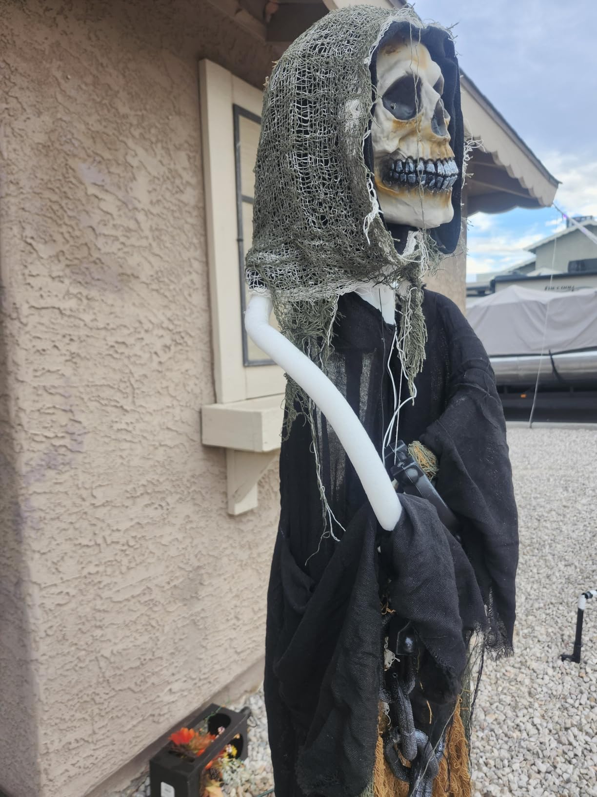 JOYIN Halloween Decorations Outdoor Life Size Animatronics Grim Reaper with Chain, Sound-Actived Party Decor with Creepy Sound, Scary Haunted House Props for Garden Yard Lawn customer photo 1
