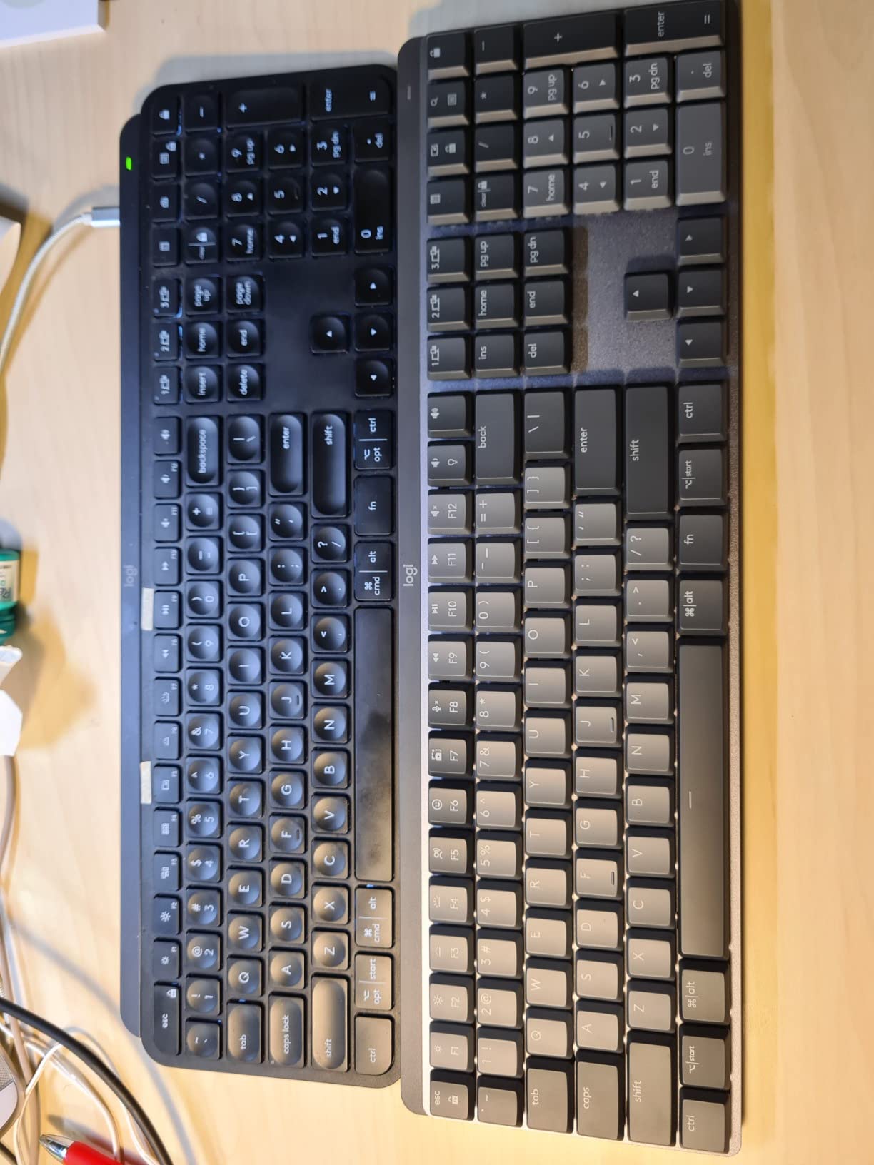 Logitech MX Mechanical Wireless Illuminated Keyboard Tactile - Graphite customer photo 2