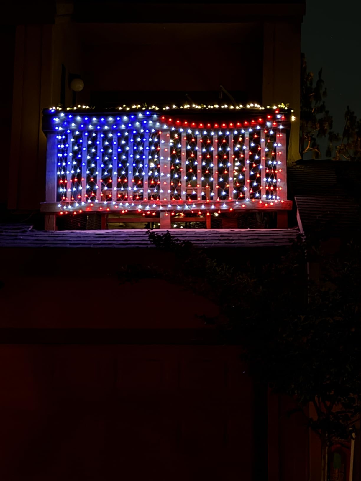(Upgraded) 2-in-1 Solar Powered American Flag Lights, 420 LED Flag Net Lights, Remote Controlled Waterproof Patriotic Ornament for Memorial Day, 4th of July, Presidential Election, Christmas customer photo 1