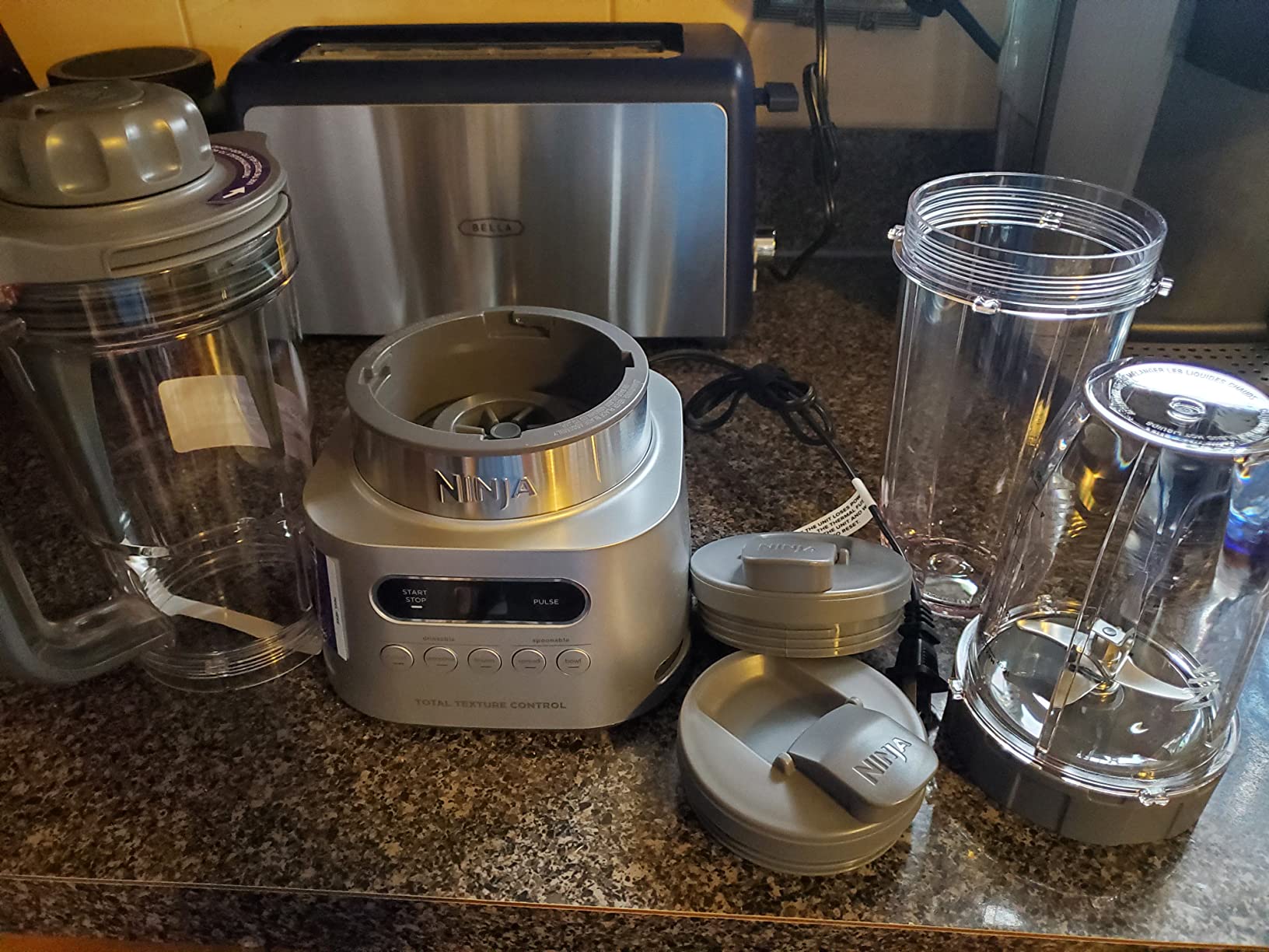 Ninja SS151 TWISTi Blender DUO, High-Speed 1600 WP Smoothie Maker & Nutrient Extractor, 5 Functions Smoothie, Spreads & More, smartTORQUE, 34-oz. Pitcher & (2) To-Go Cups, Gray customer photo 2