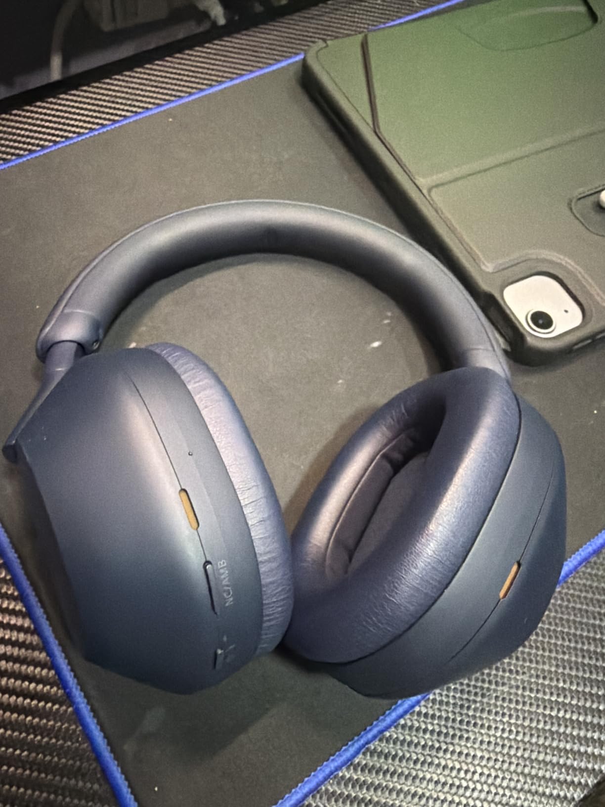 Sony WH-1000XM5 Premium Noise Canceling Headphones, Auto NC Optimizer, 30-Hour Battery, Alexa Voice Control, Silver | Auto Nc Optimizer Noise-Canceling, Up to 30-Hr Battery, Bluetooth 5.2 with Ldac, Dsee Extreme, Silver customer photo 1