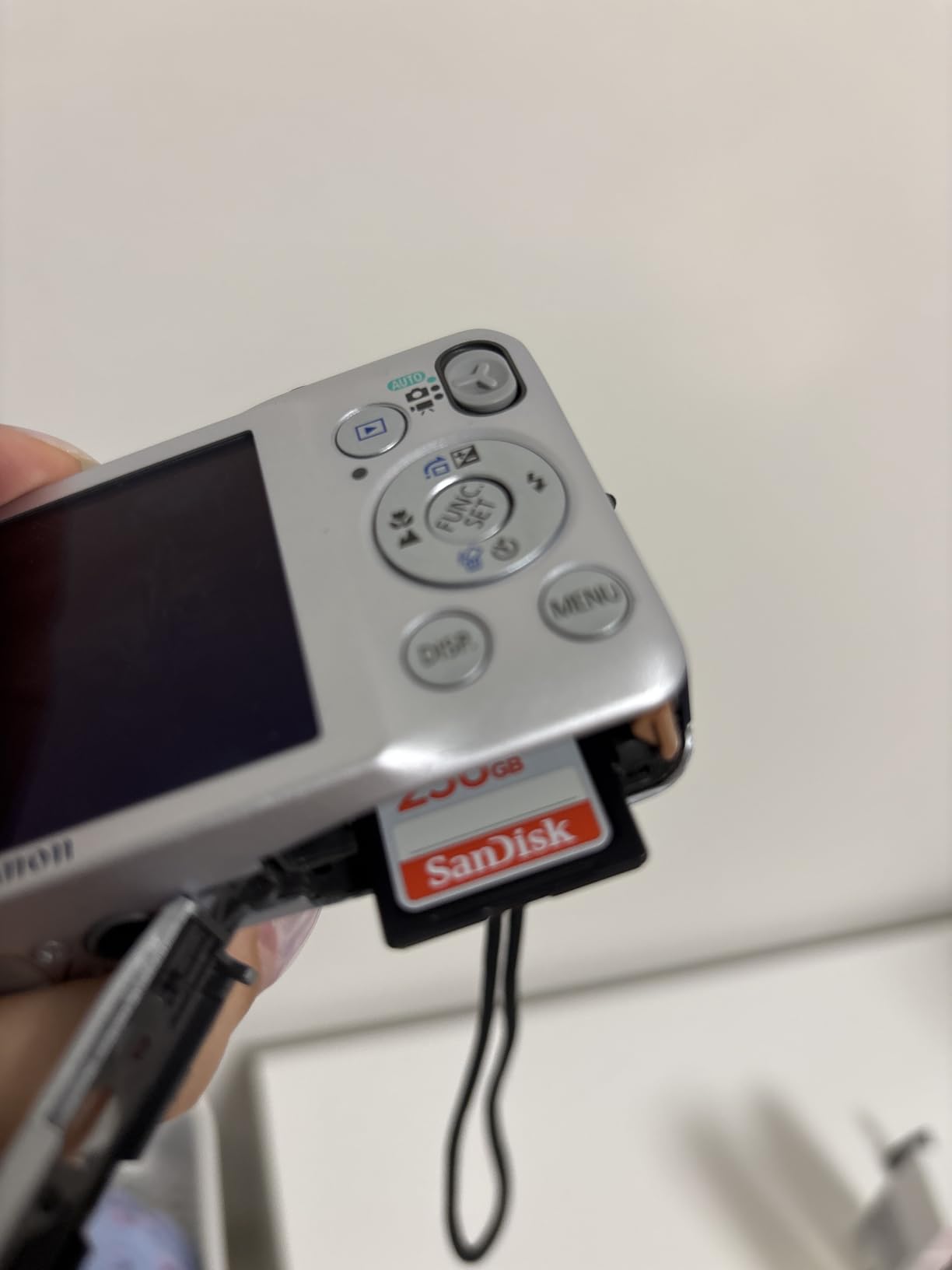 SANDISK 128GB Ultra SDXC UHS-I Memory Card - Up to 140MB/s, C10, U1, Full HD (SDSDUNB-128G-GN6IN) customer photo 1