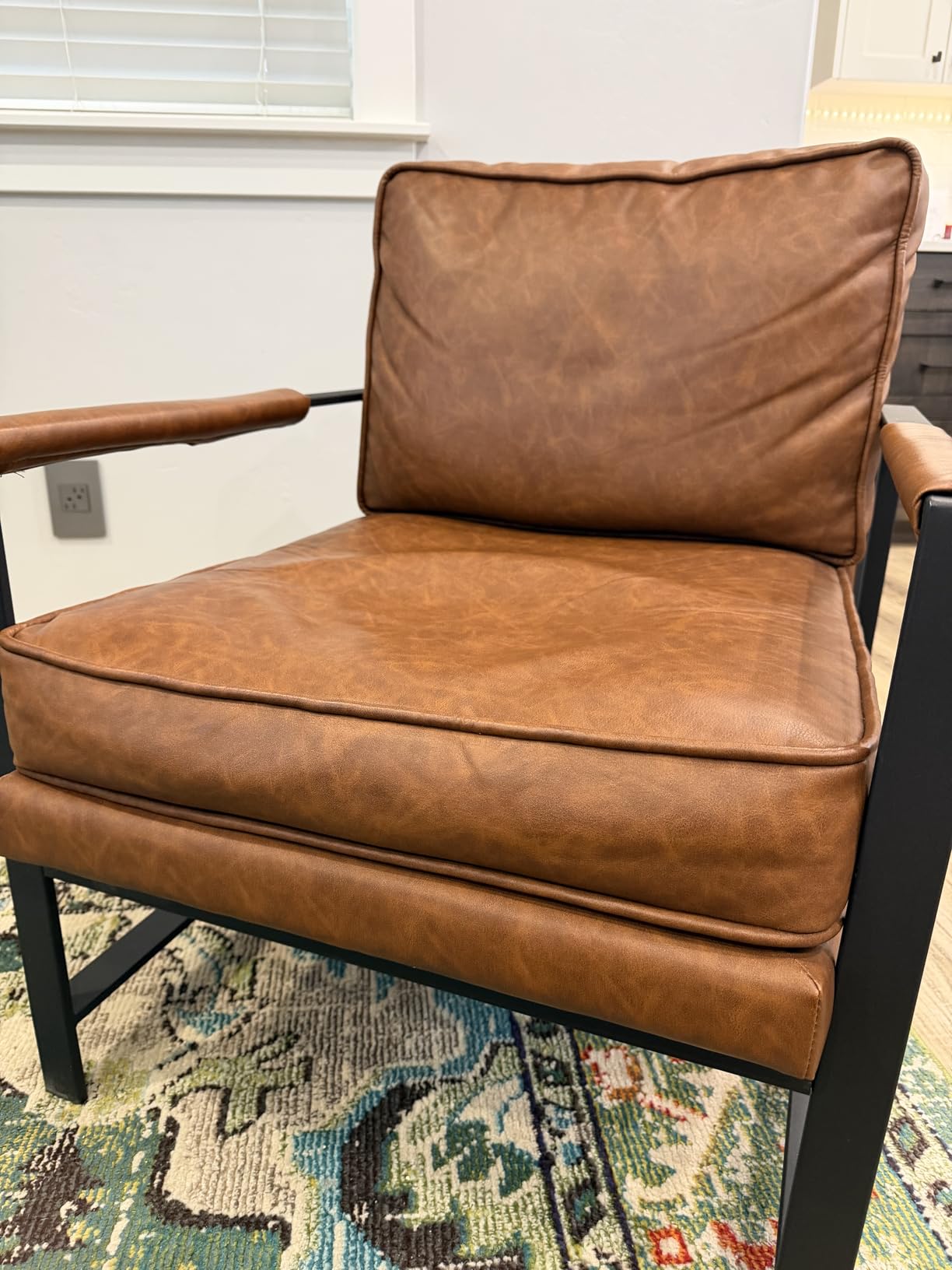 Yaheetech Set of 2 Accent Chairs for Living Room, Oversized Faux Leather Chair, Mid Century Modern Reading Chair for Bedroom Waiting Room, Light Brown customer photo 1