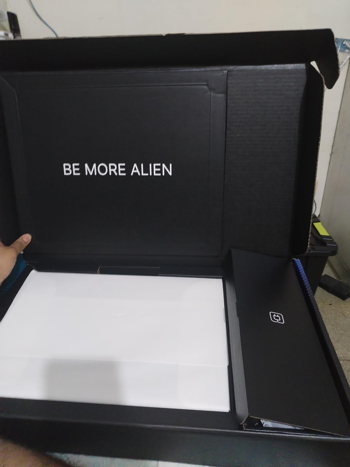 Alienware 16 Aurora Gaming Laptop, RTX 5050, Intel Core 7 240H, WQXGA 120Hz Display, 16GB DDR5 RAM, 1TB SSD, NVIDIA GeForce, Wi-Fi 7, Windows 11 Home, Blue customer photo 1