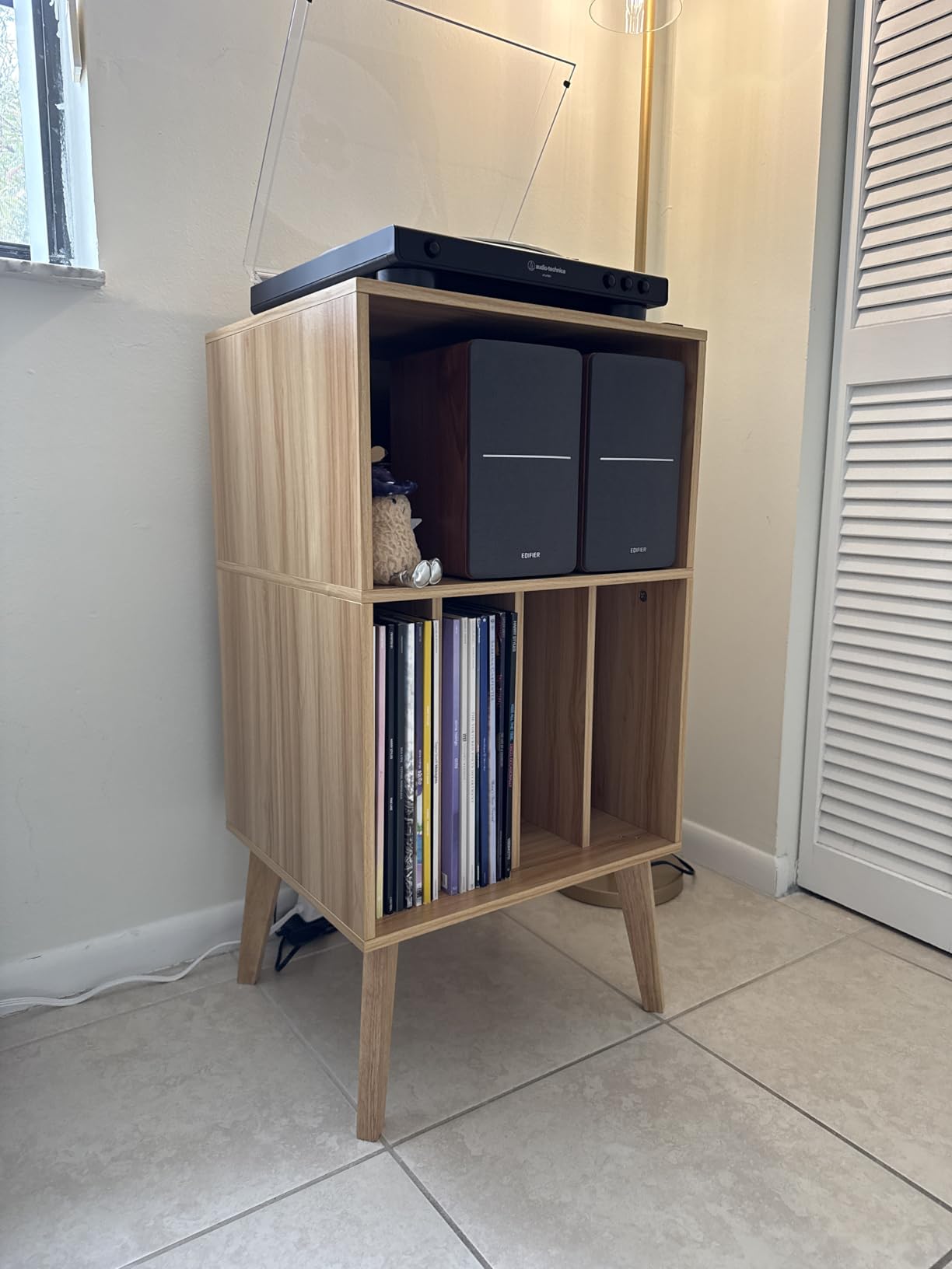 Lerliuo Record Player Stand, Walnut Turntable Stand Holds up to 160 Albums, Mid-Century Vinyl Storage Cabinet Table with Solid Wood Legs, Record Player Holder Dispaly Shelf for Bedroom Living Room customer photo 2