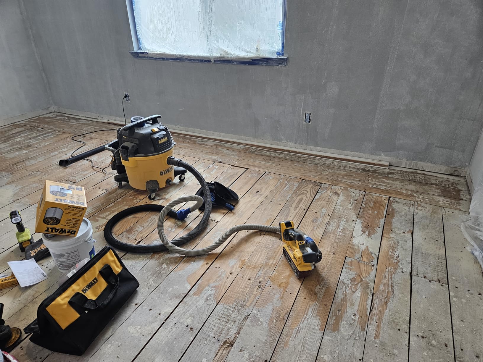 DEWALT 20V MAX* Belt Sander, Cordless, Brushless, Tool Only (DCW220B) customer photo 2